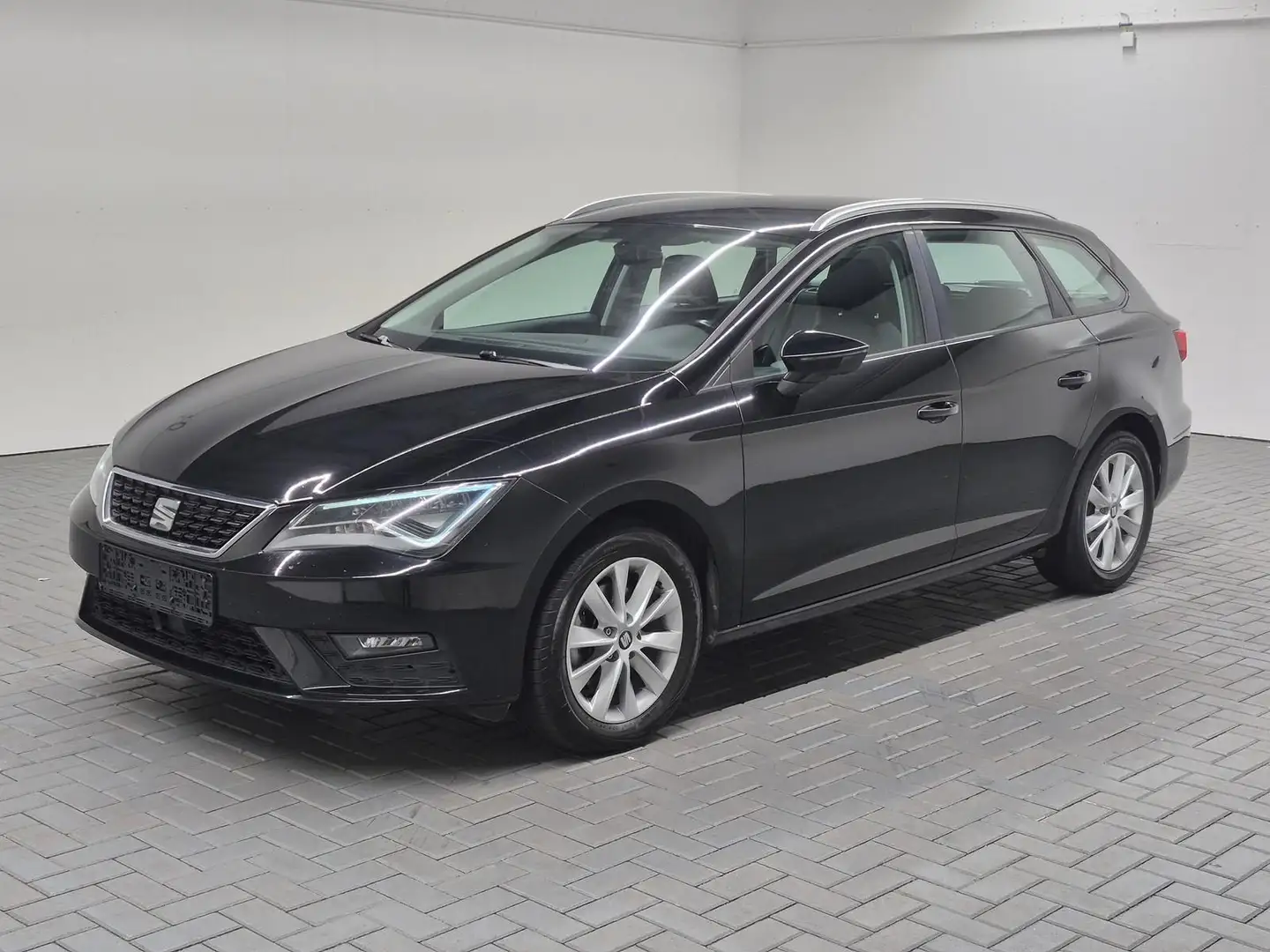 SEAT Leon ST LED/Navi/FullLink/PDC/AHK/ACC/16LM Schwarz - 1