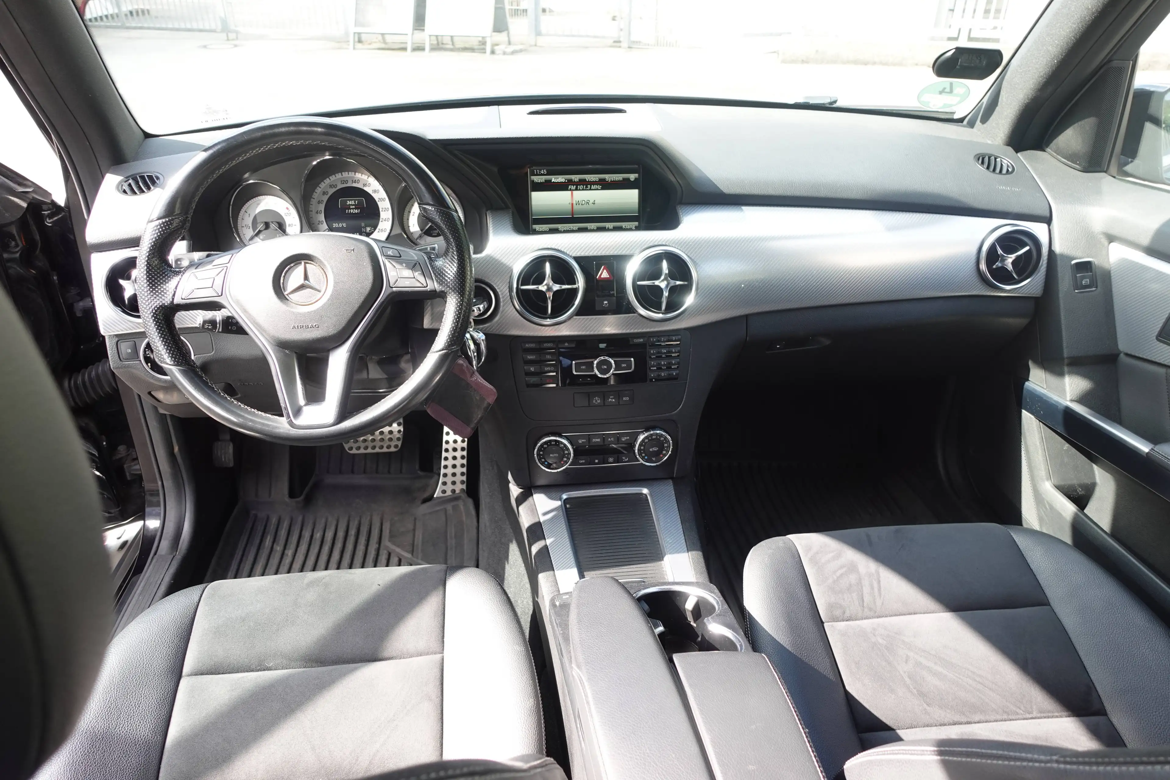 Mercedes-Benz GLK 350 GLK 350 4Matic AMG Sportpaket Comand 360° Kamera PTS — photo 9
