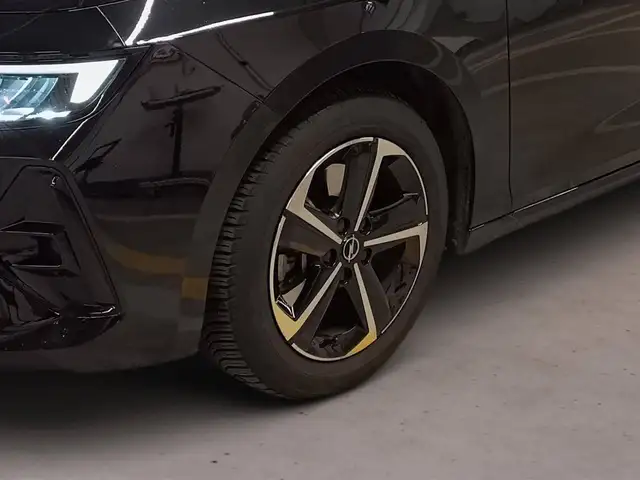 Opel Astra view 6