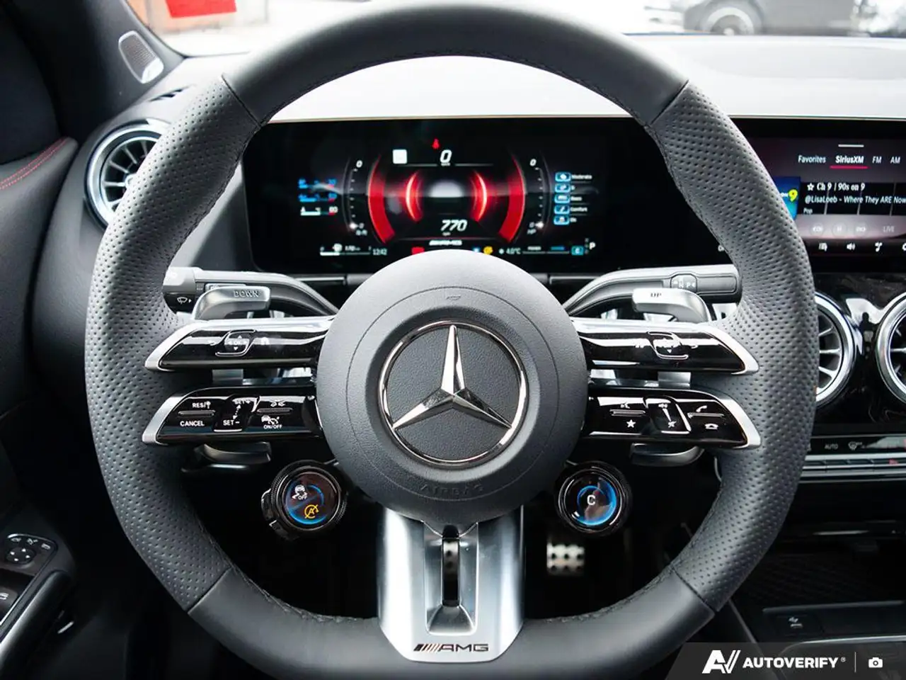 Mercedes-Benz GLA снимка Mercedes-Benz GLA