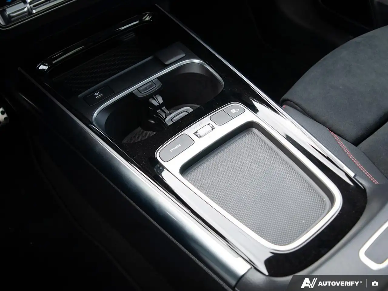Mercedes-Benz GLA снимка Mercedes-Benz GLA