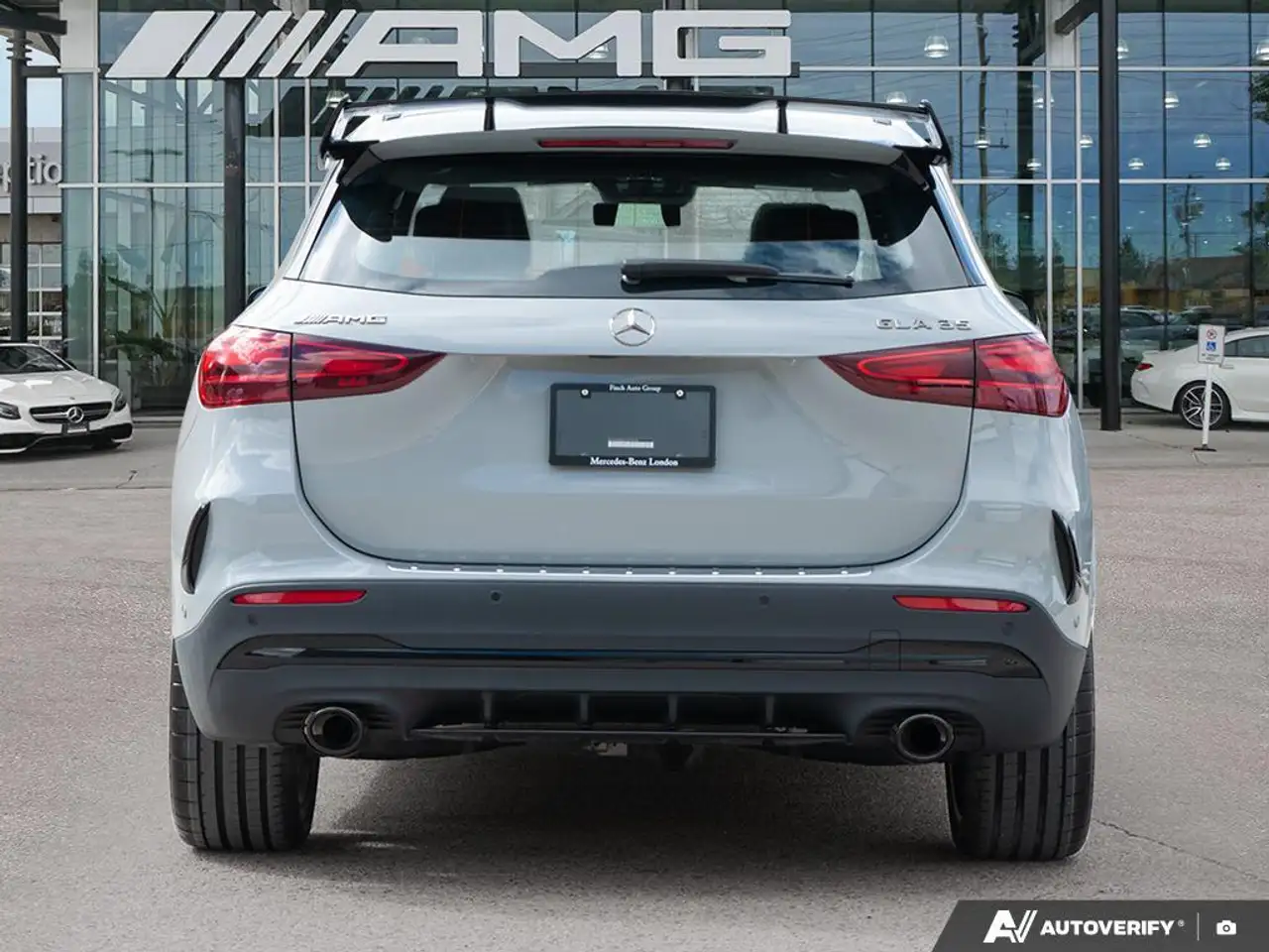 Mercedes-Benz GLA снимка Mercedes-Benz GLA