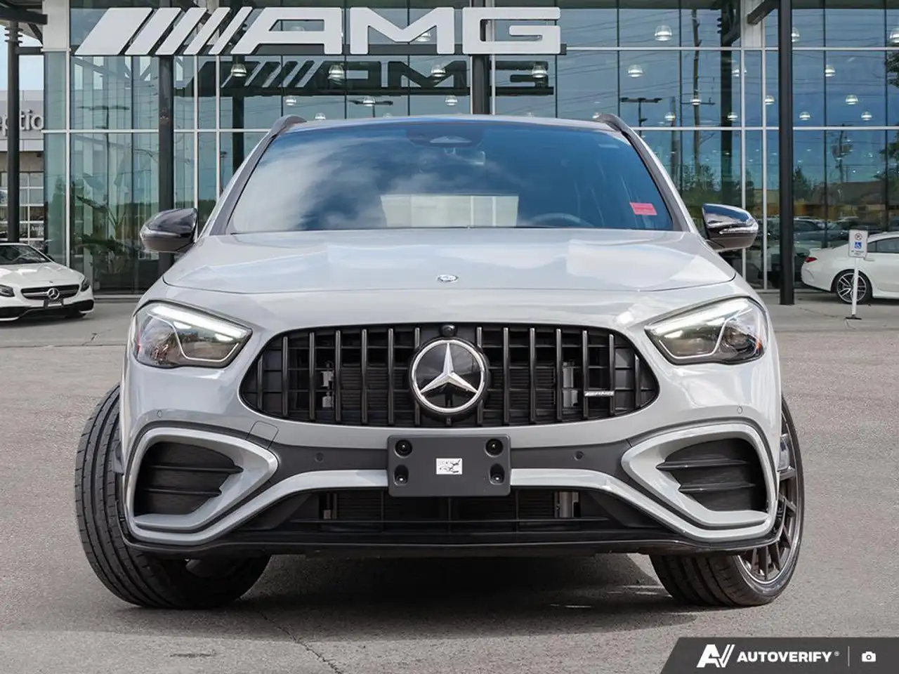 Mercedes-Benz GLA снимка Mercedes-Benz GLA