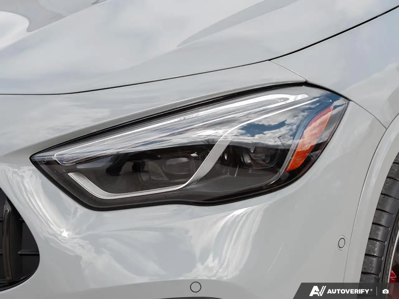 Mercedes-Benz GLA снимка Mercedes-Benz GLA