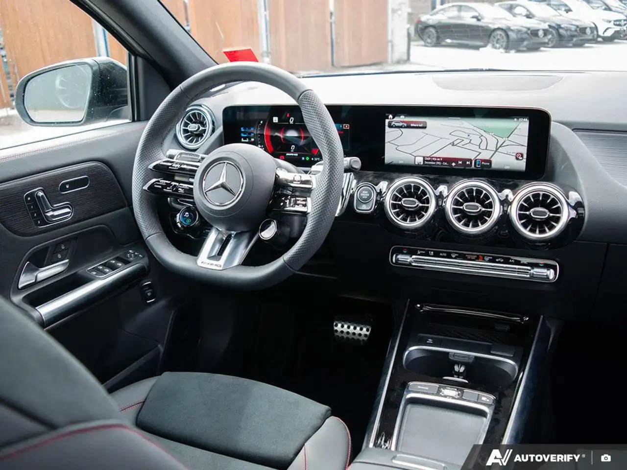 Mercedes-Benz GLA снимка Mercedes-Benz GLA