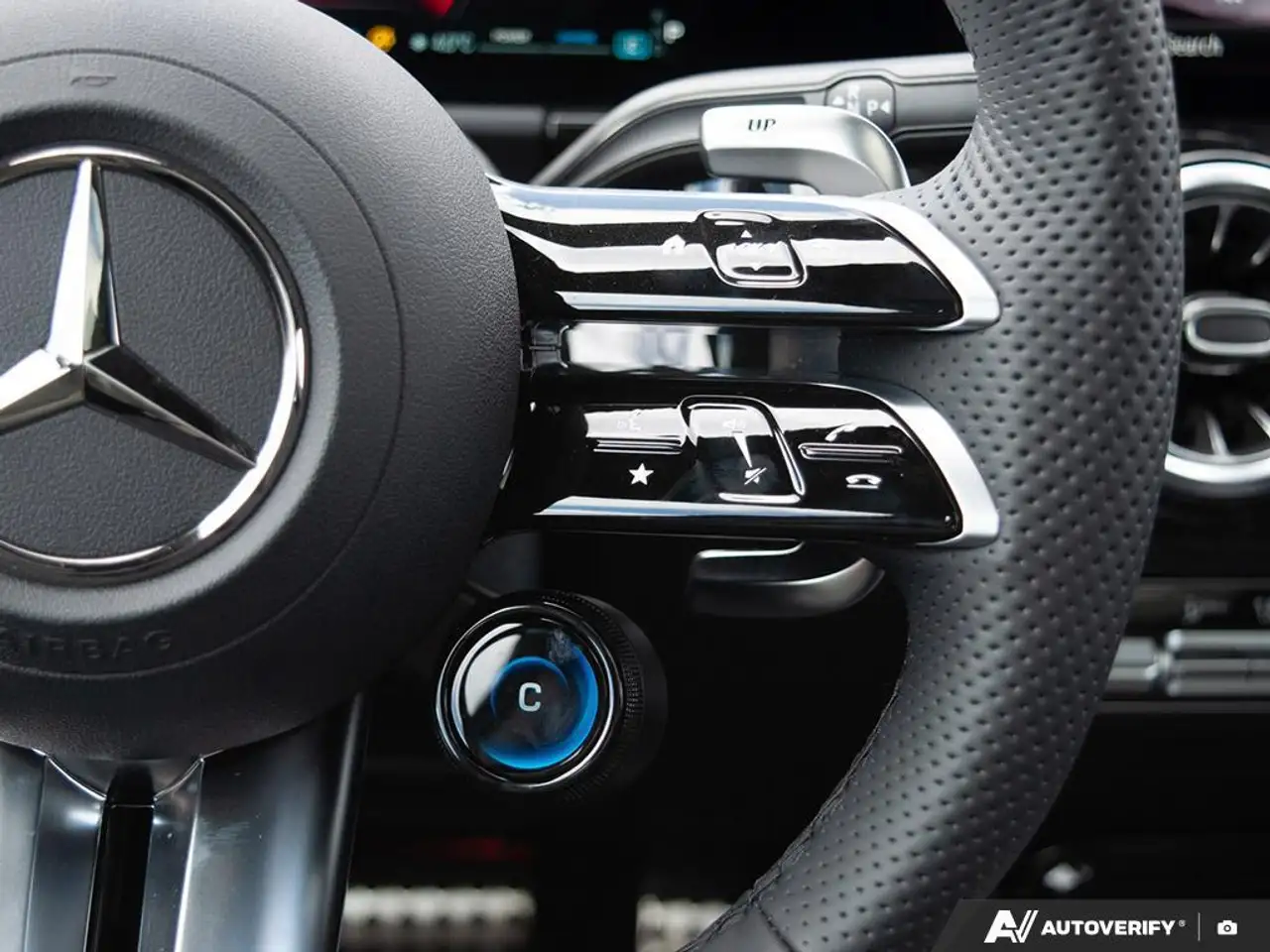 Mercedes-Benz GLA снимка Mercedes-Benz GLA