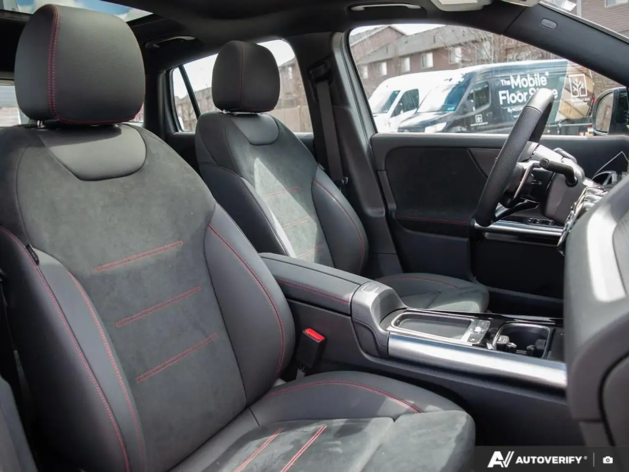 Mercedes-Benz GLA снимка Mercedes-Benz GLA