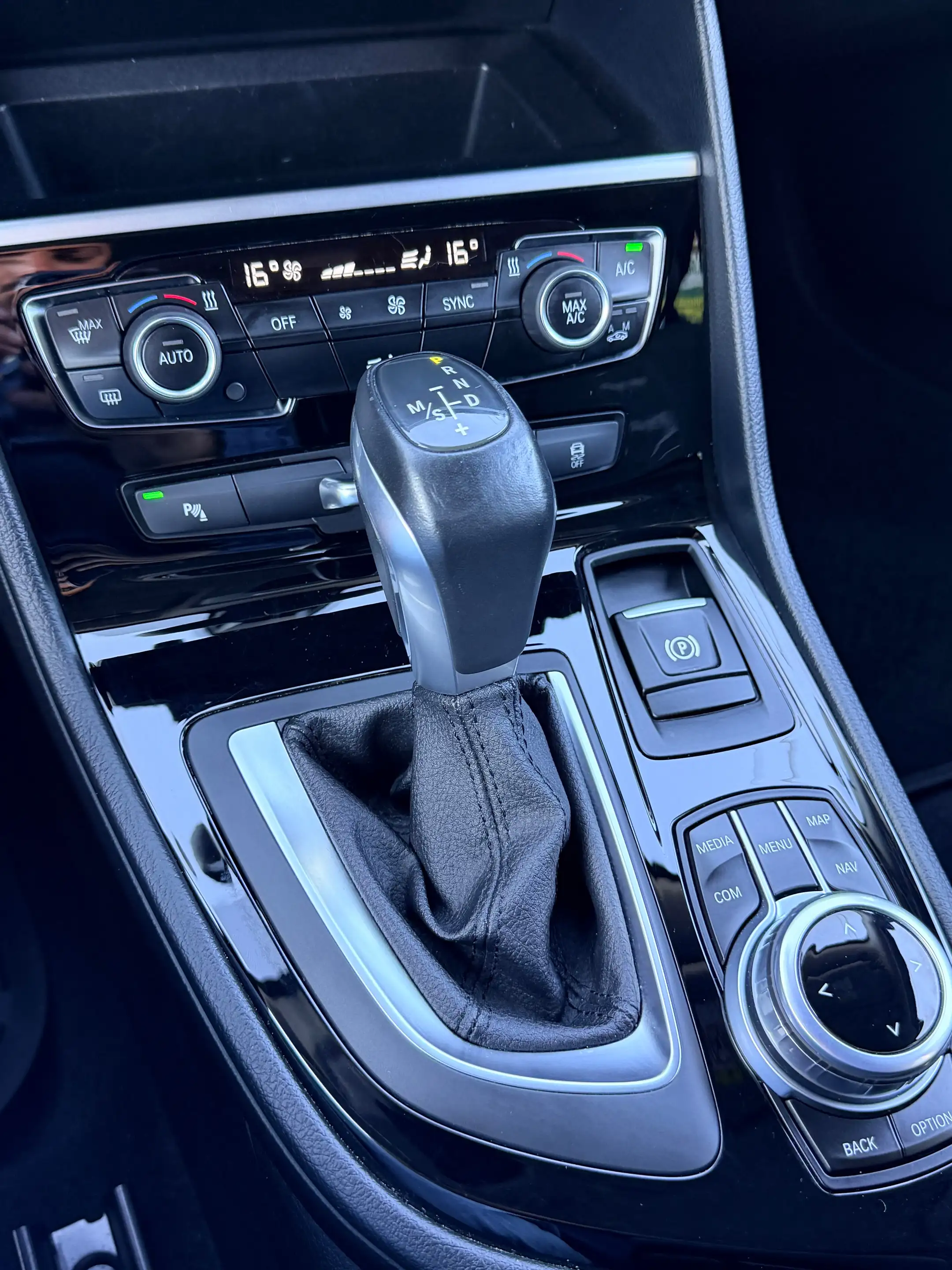 BMW 216 dA Active Tourer // AUTOMATIQUE // JOY Edition - Sg Sport // ETAT IMPECCABLE — photo 13