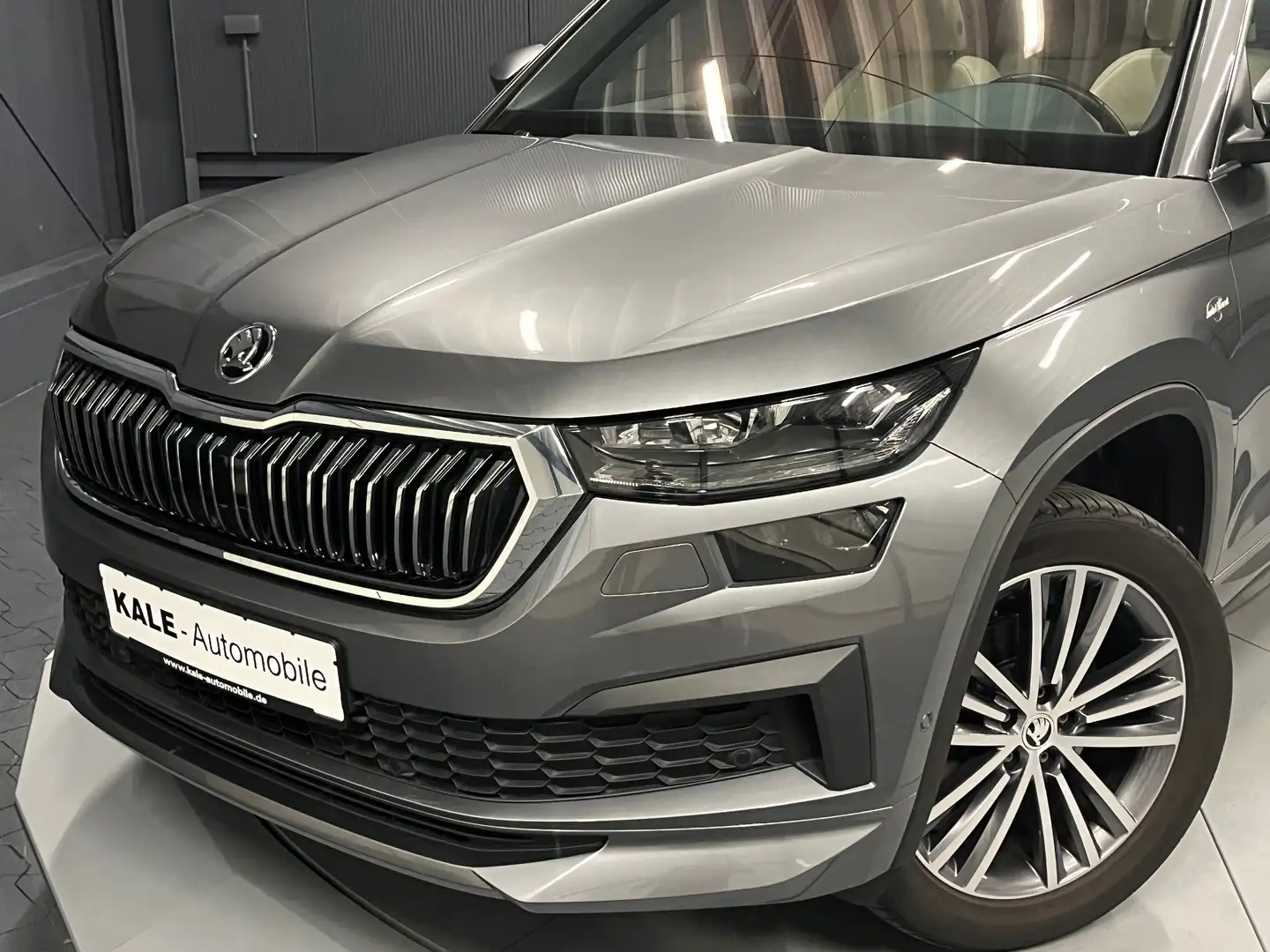 Skoda Kodiaq L&K *19Zoll*PANORAMA*360*LEDER/Beige*ACC*Family* Grijs - 2