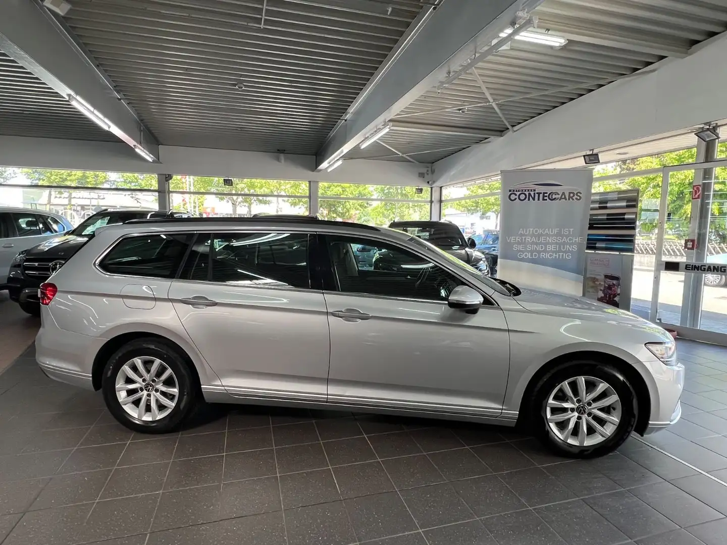 Volkswagen Passat Var. 2.0TDI Business AHK+Premium Navi+uvm Silber - 1