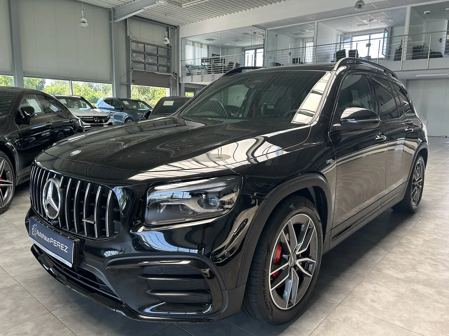 Mercedes-Benz GLB 35 AMG 4M BURMESTER-PANO-STANDHEIZUNG-AHK Чёрный - 2
