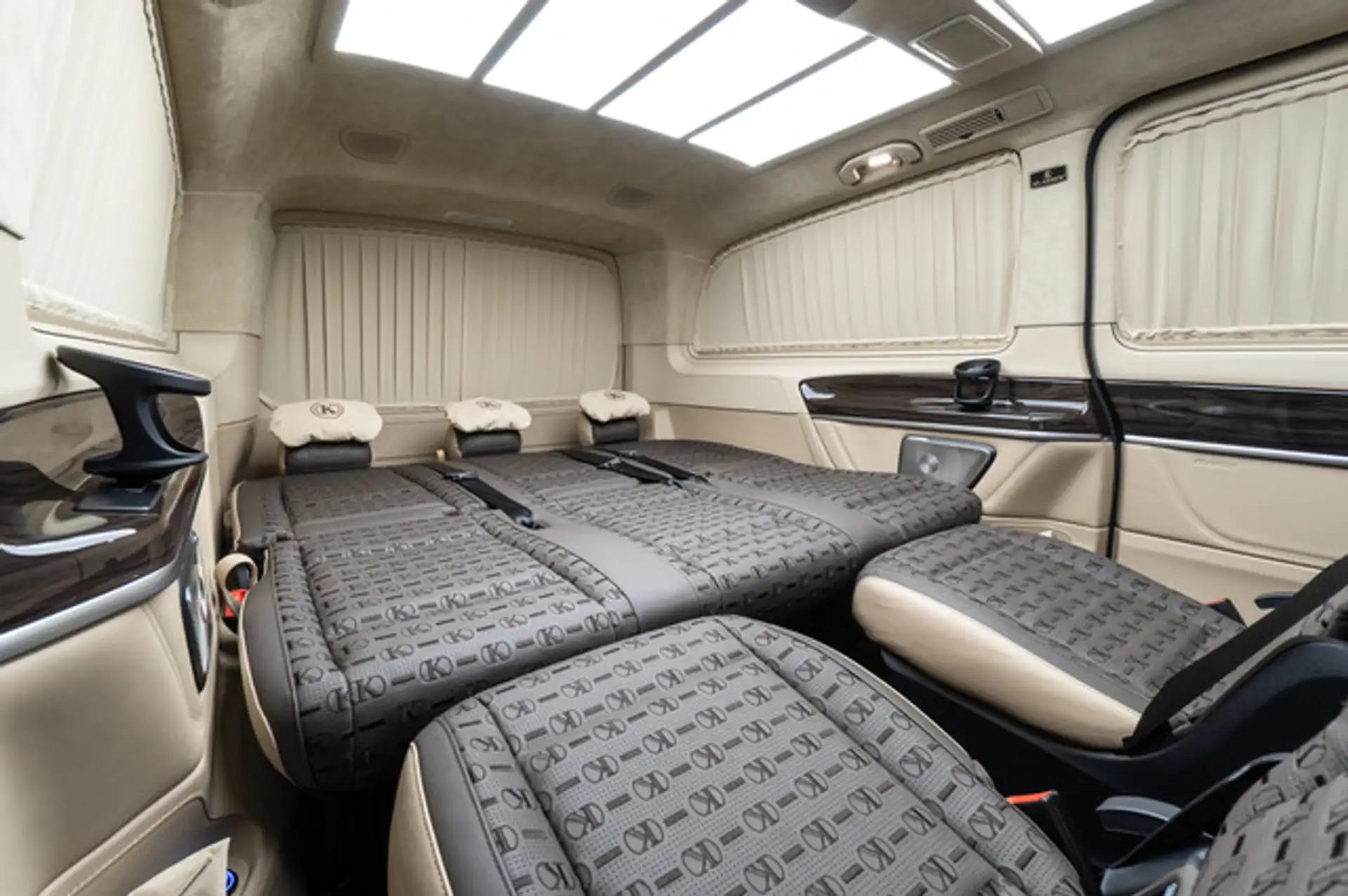벤츠 V-Class V 300 2026 검정 사진 5