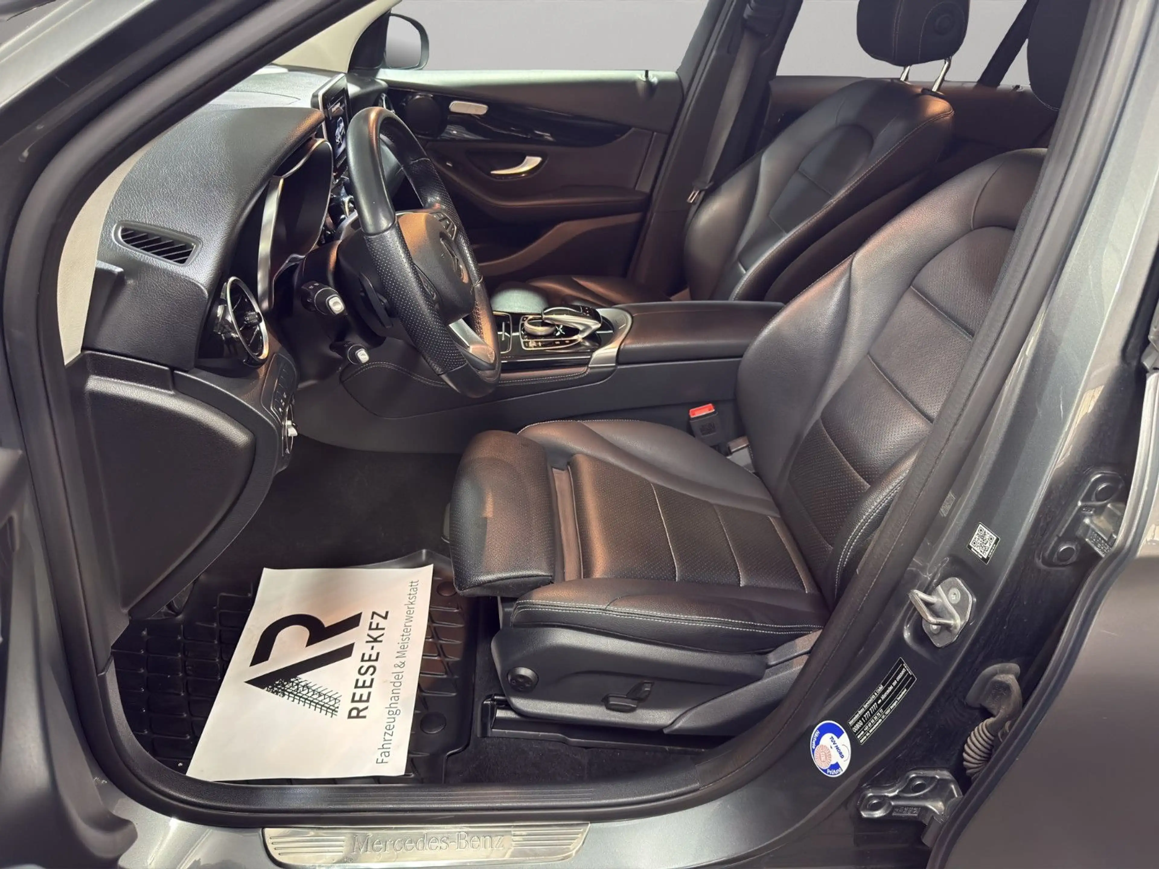 Mercedes-Benz GLC 250 d 4Matic Pano HUD LED PDC SHZ — photo 13