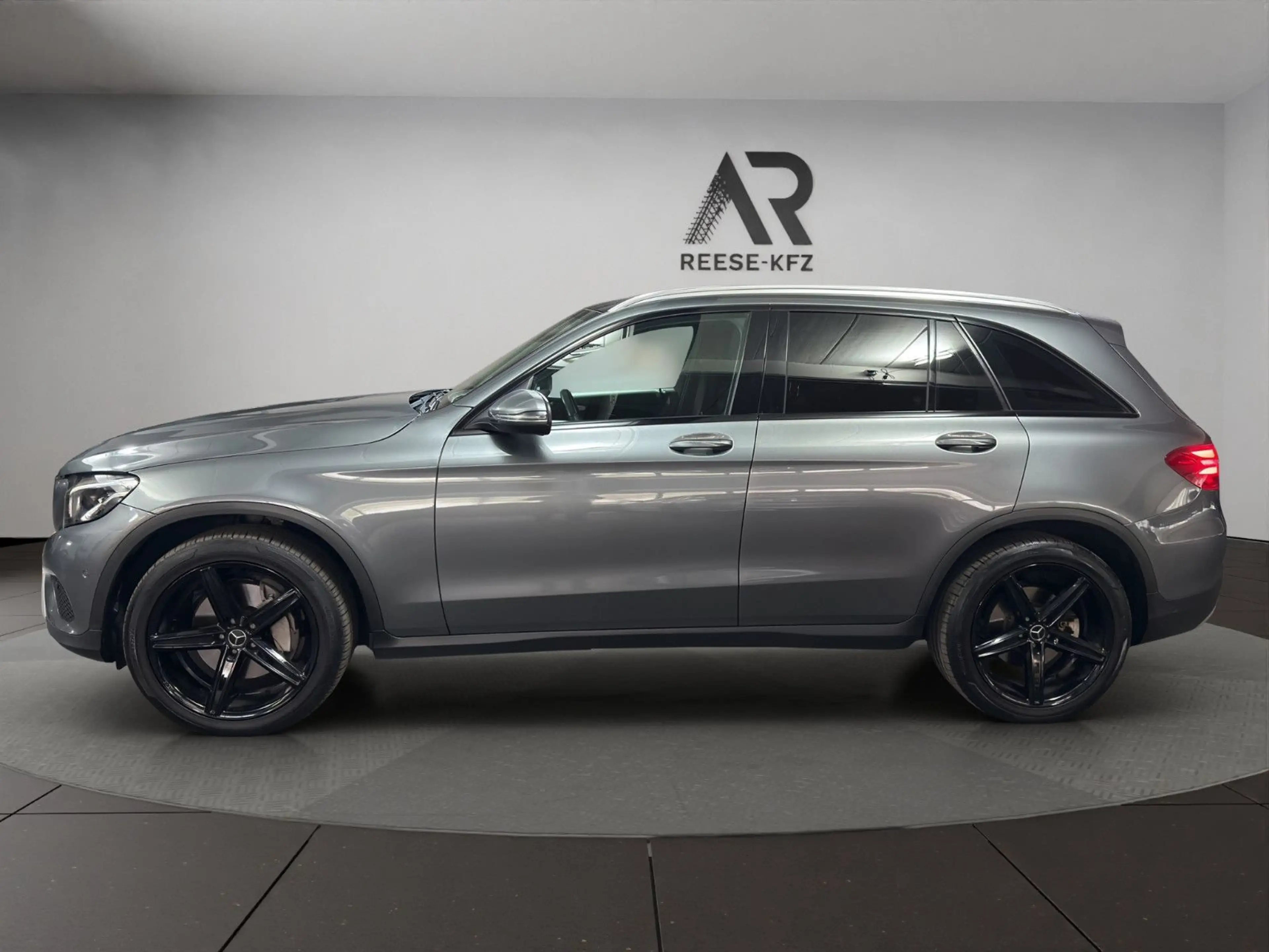 Mercedes-Benz GLC 250 d 4Matic Pano HUD LED PDC SHZ — photo 2