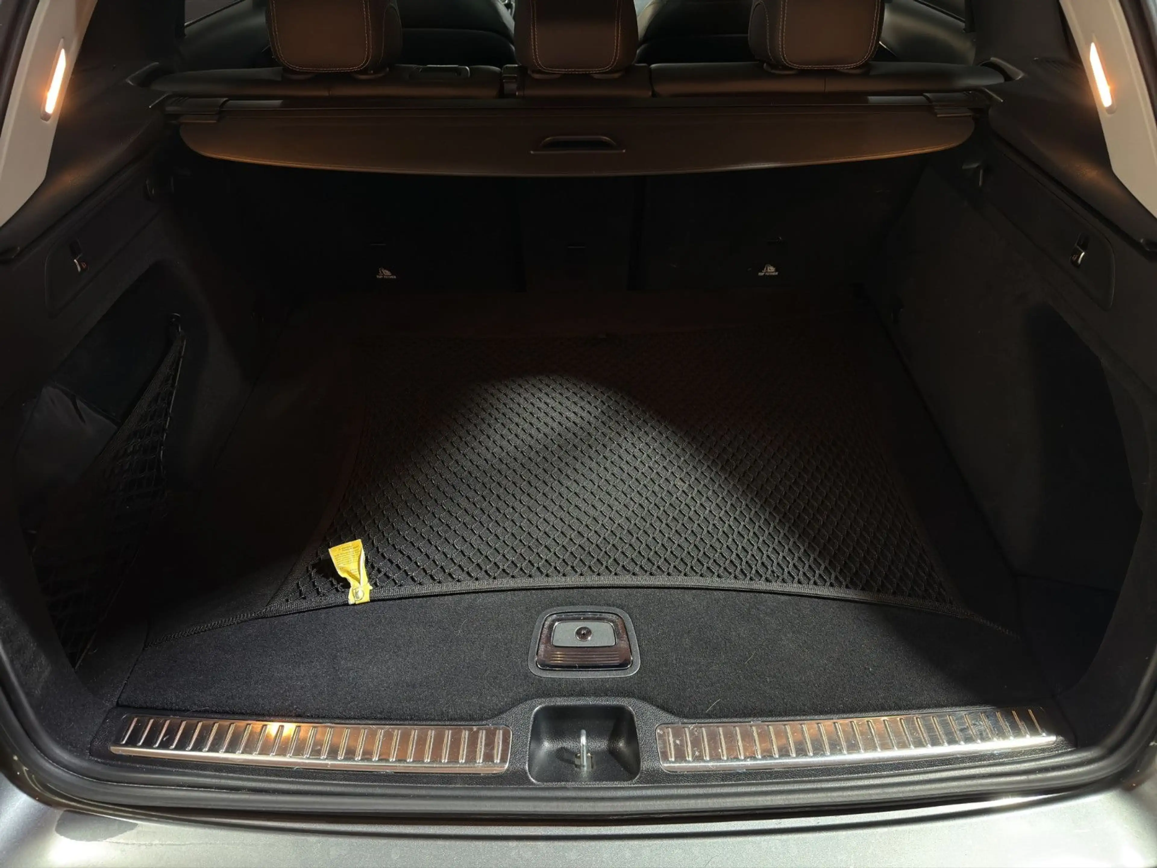 Mercedes-Benz GLC 250 d 4Matic Pano HUD LED PDC SHZ — photo 16