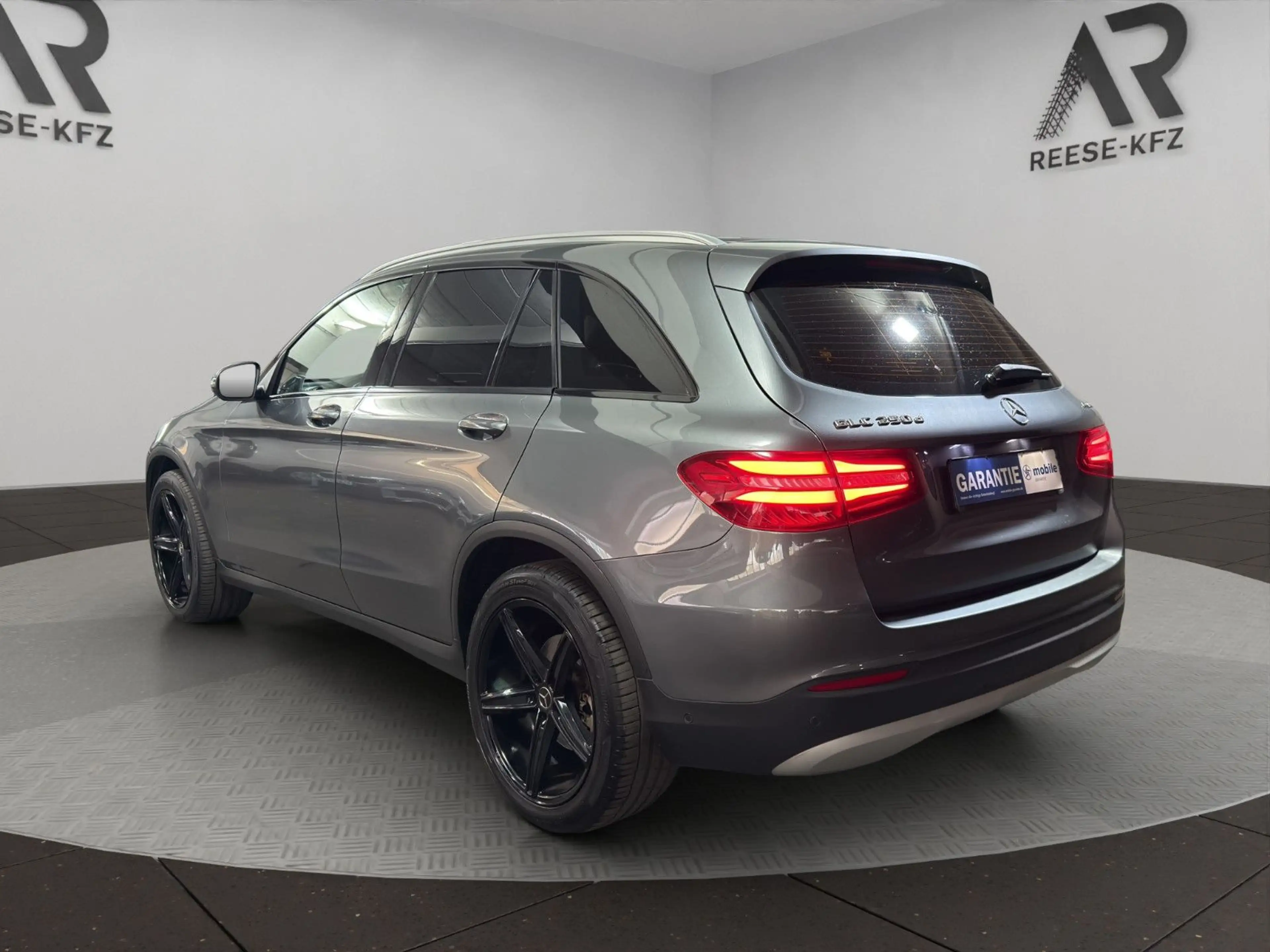 Mercedes-Benz GLC 250 d 4Matic Pano HUD LED PDC SHZ — photo 3