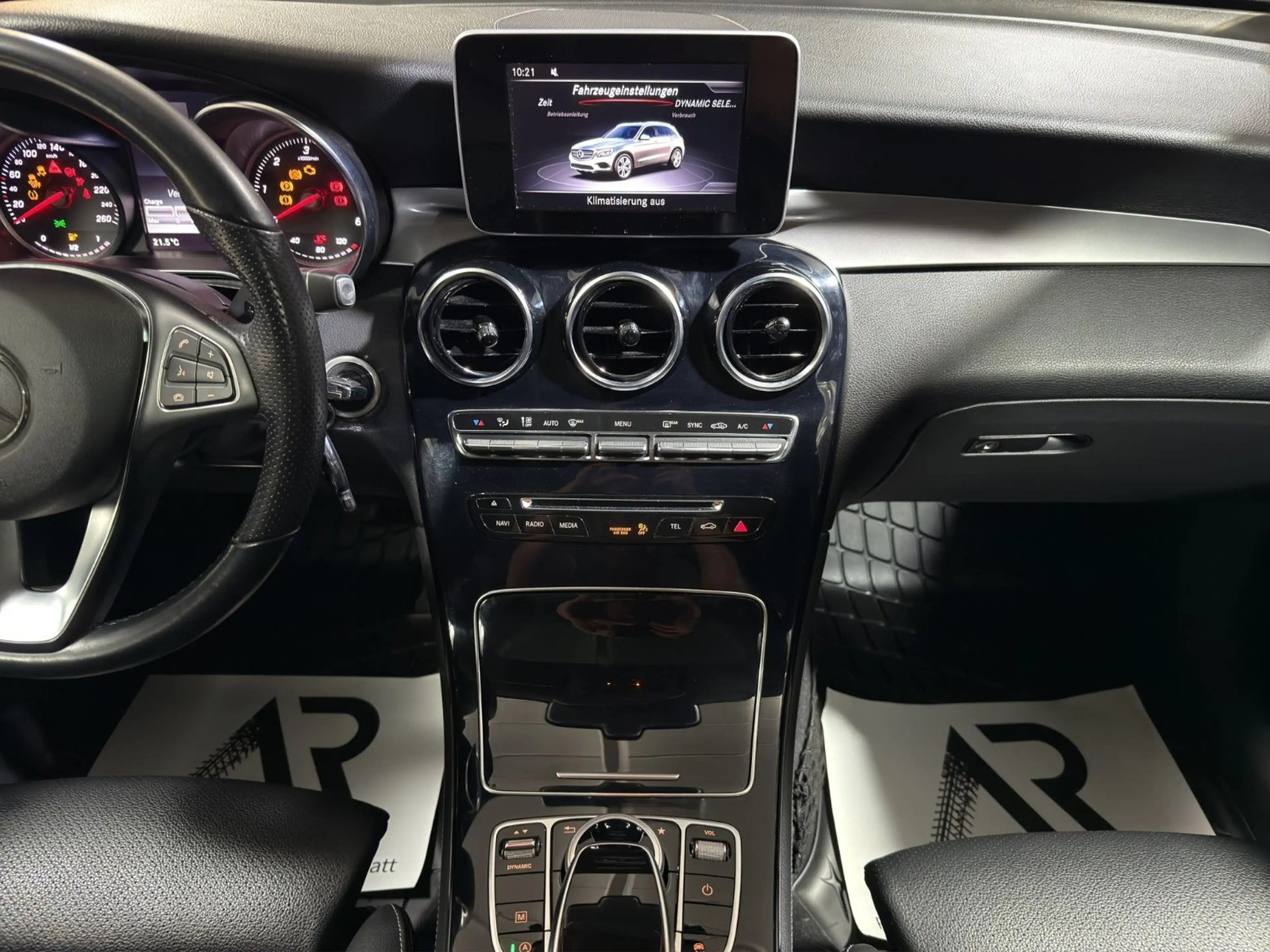 Mercedes-Benz GLC 250 d 4Matic Pano HUD LED PDC SHZ — photo 11