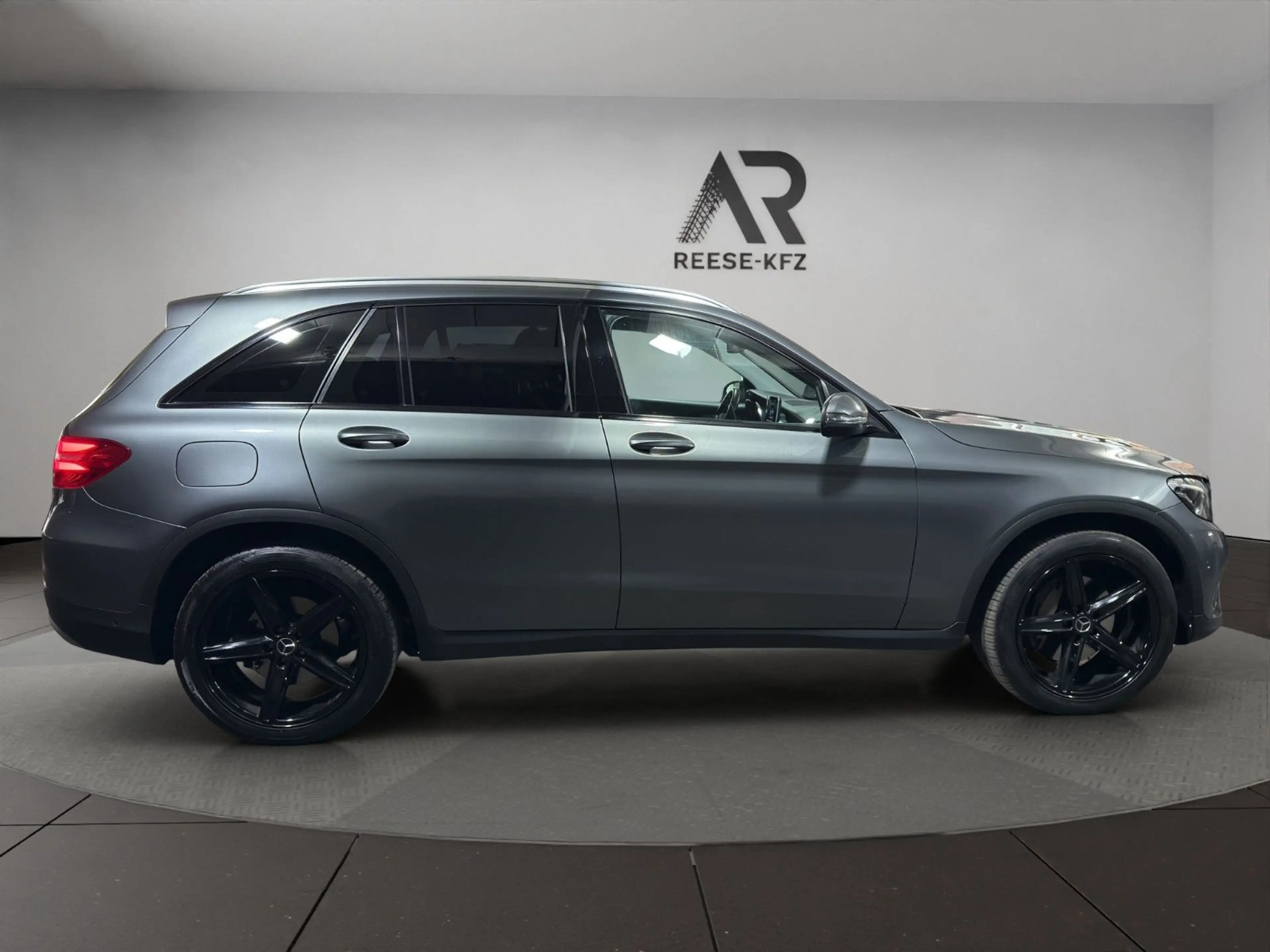 Mercedes-Benz GLC 250 d 4Matic Pano HUD LED PDC SHZ — photo 6