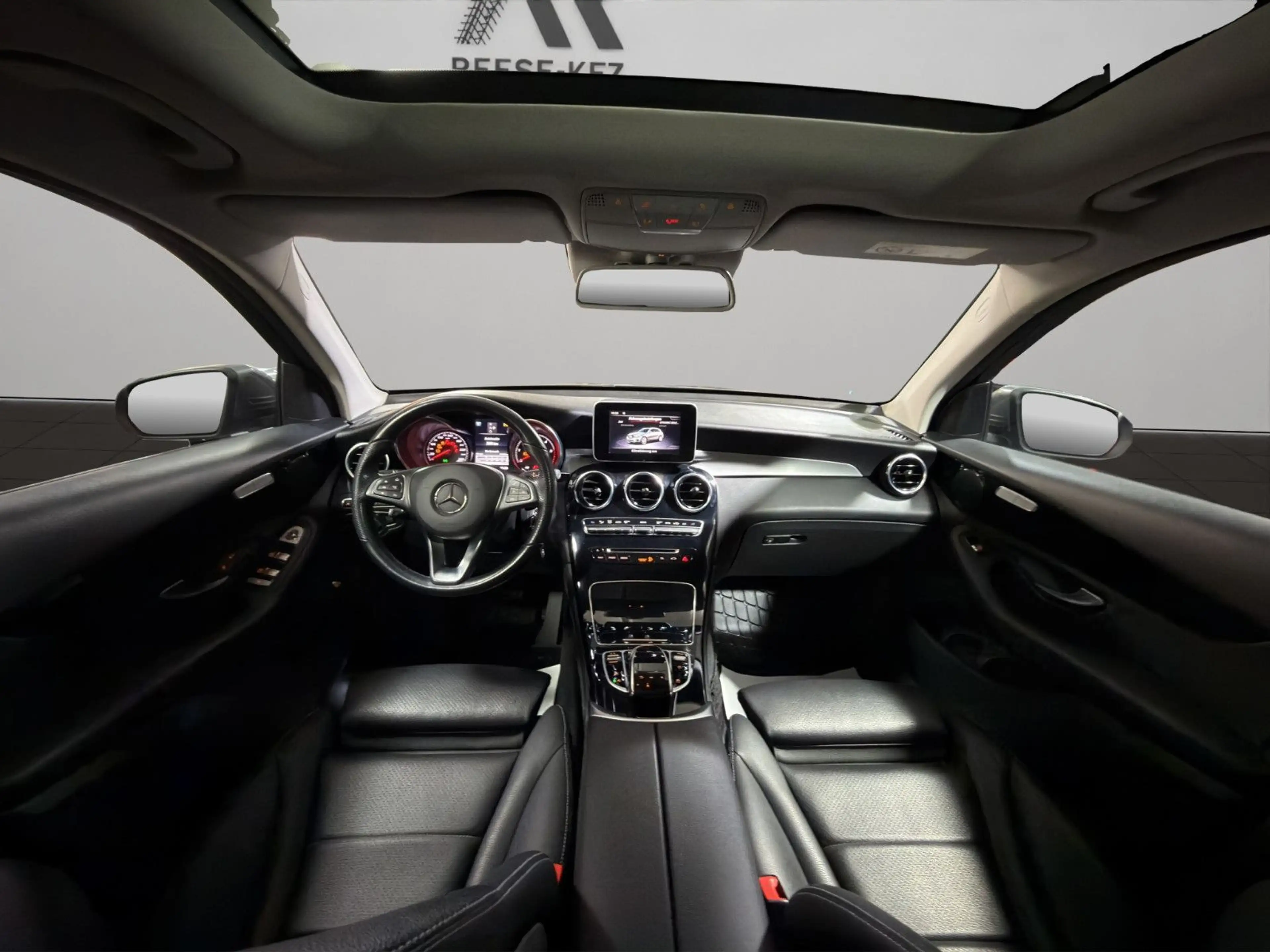 Mercedes-Benz GLC 250 d 4Matic Pano HUD LED PDC SHZ — photo 9