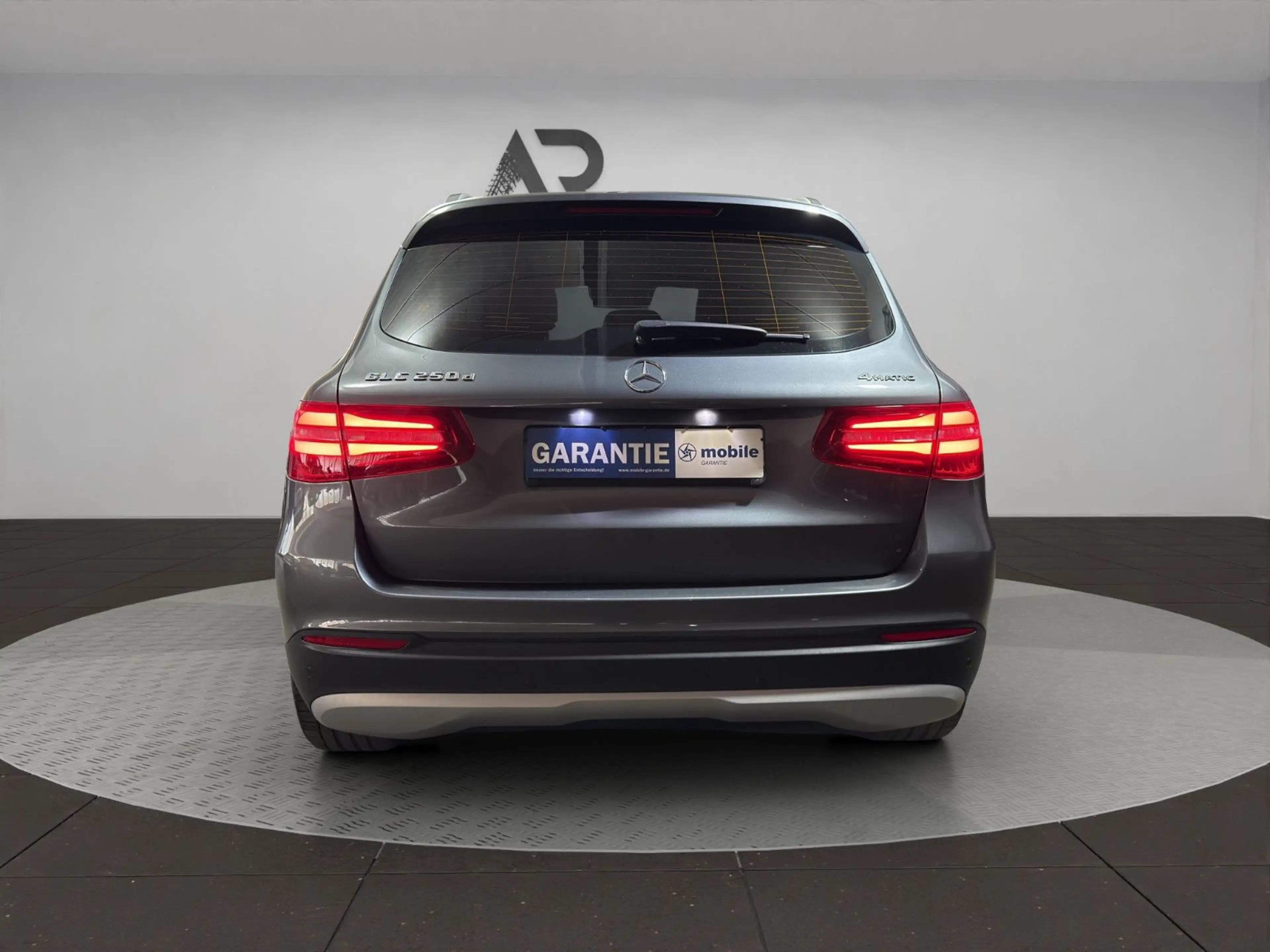 Mercedes-Benz GLC 250 d 4Matic Pano HUD LED PDC SHZ — photo 4