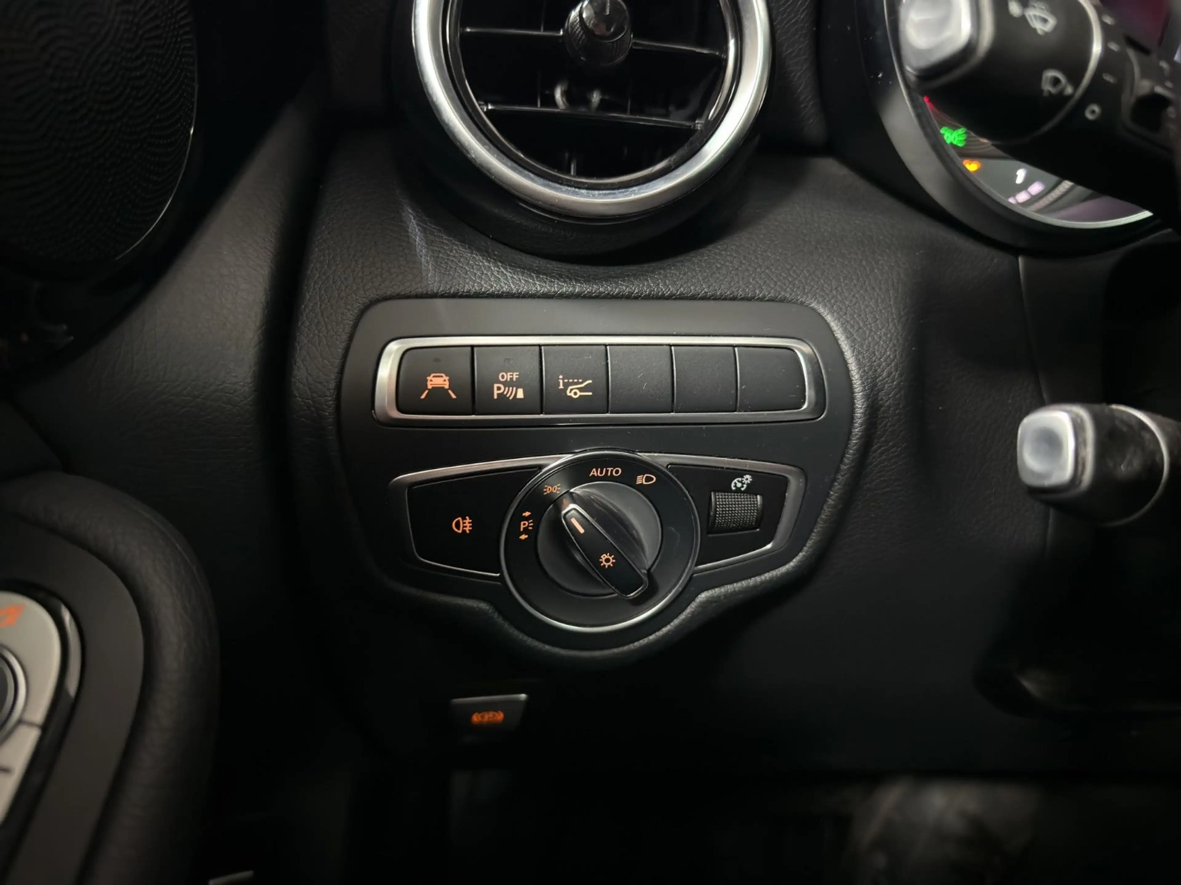 Mercedes-Benz GLC 250 d 4Matic Pano HUD LED PDC SHZ — photo 12
