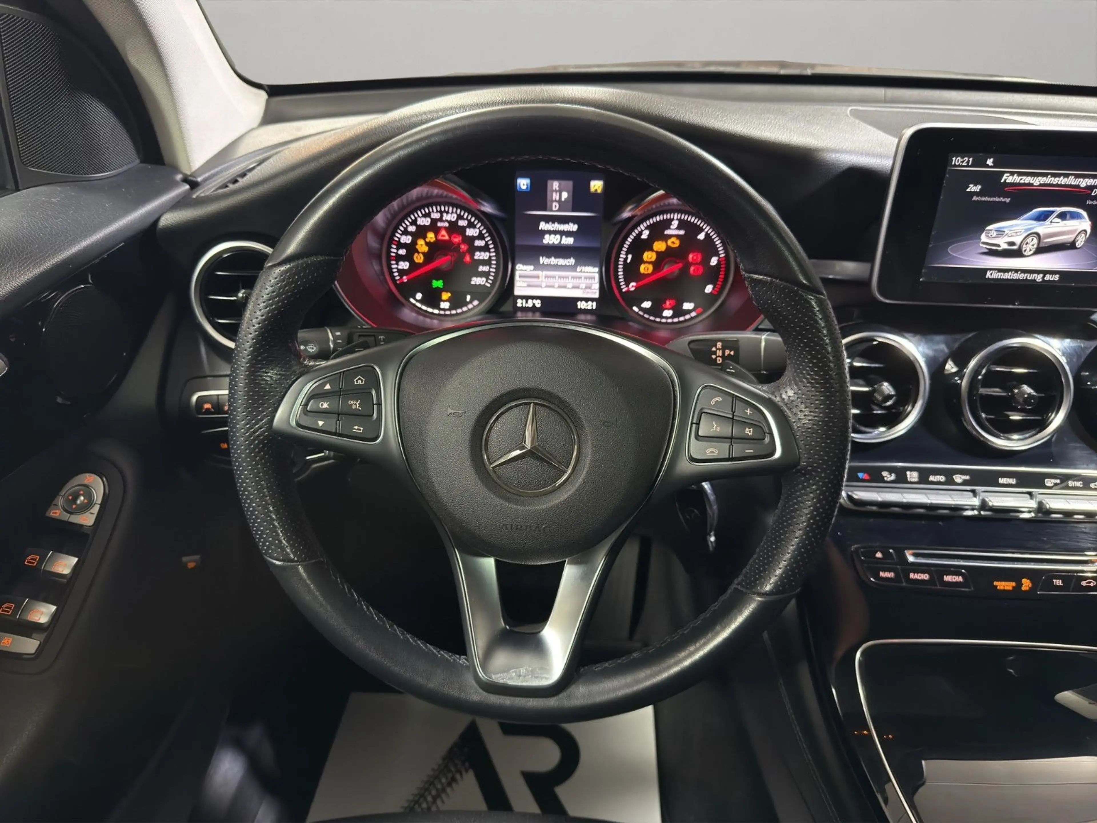 Mercedes-Benz GLC 250 d 4Matic Pano HUD LED PDC SHZ — photo 10