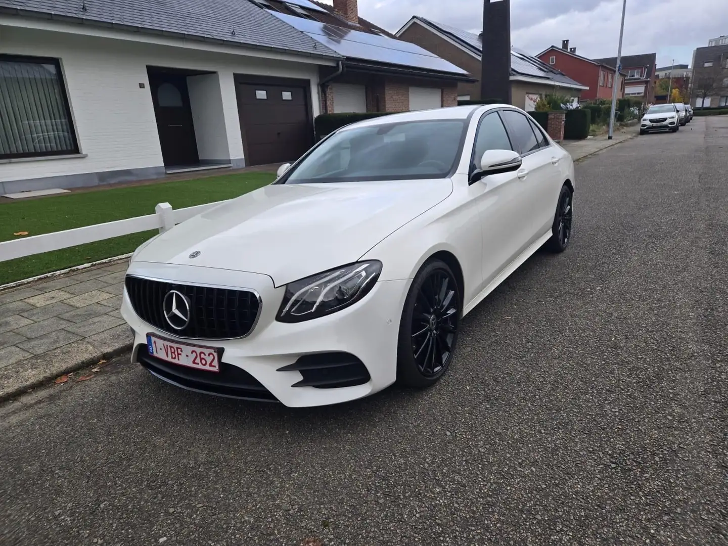 Mercedes-Benz E 200 d 9G-TRONIC AMG Line - 2