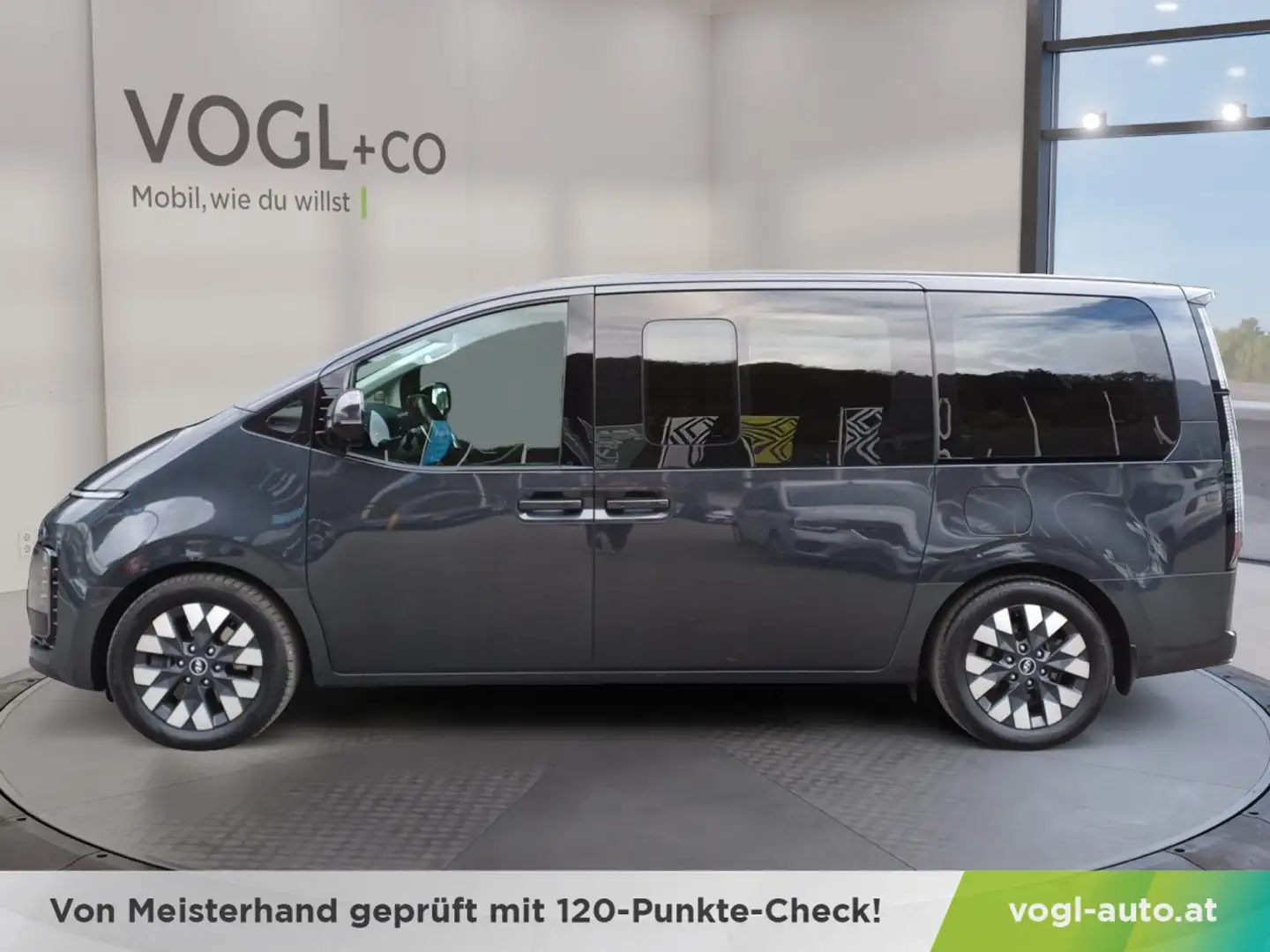 Hyundai STARIA Bus 2,2 CRDi Luxury Line 4WD DCT Aut. Grau - 2