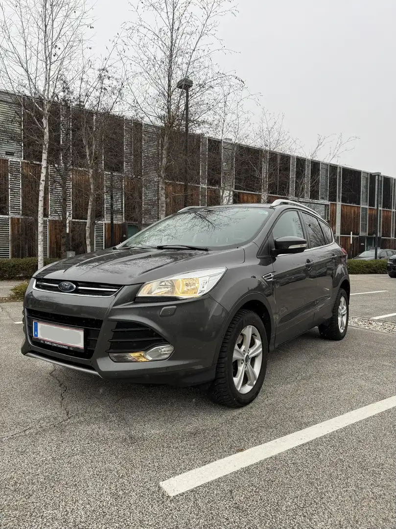 Ford Kuga 2,0 TDCi Titanium 4x4 Grau - 1