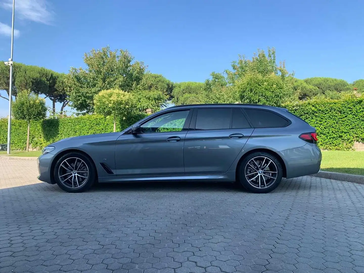 BMW Serie 5 520d 48V xDrive Touring Msport Grigio - 2