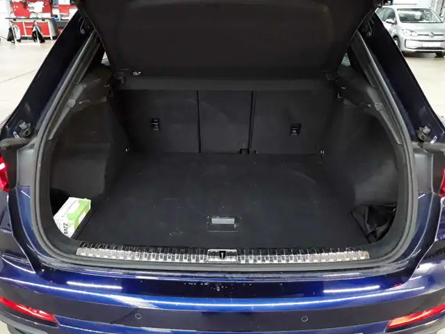 Audi Q3 view 15