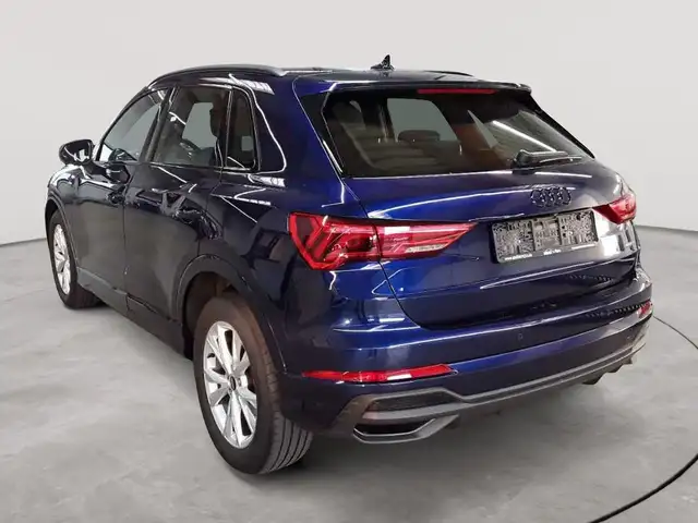 Audi Q3 view 5