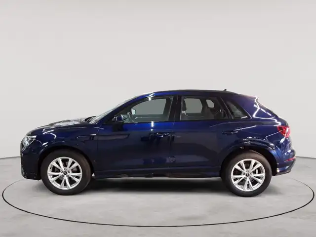 Audi Q3 view 6