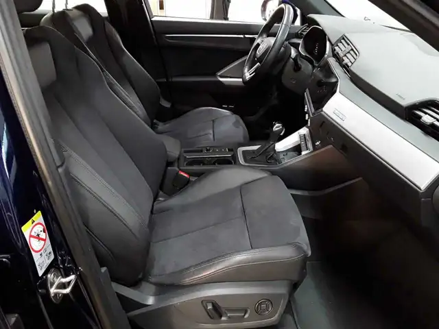 Audi Q3 view 8