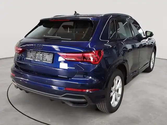 Audi Q3 view 4
