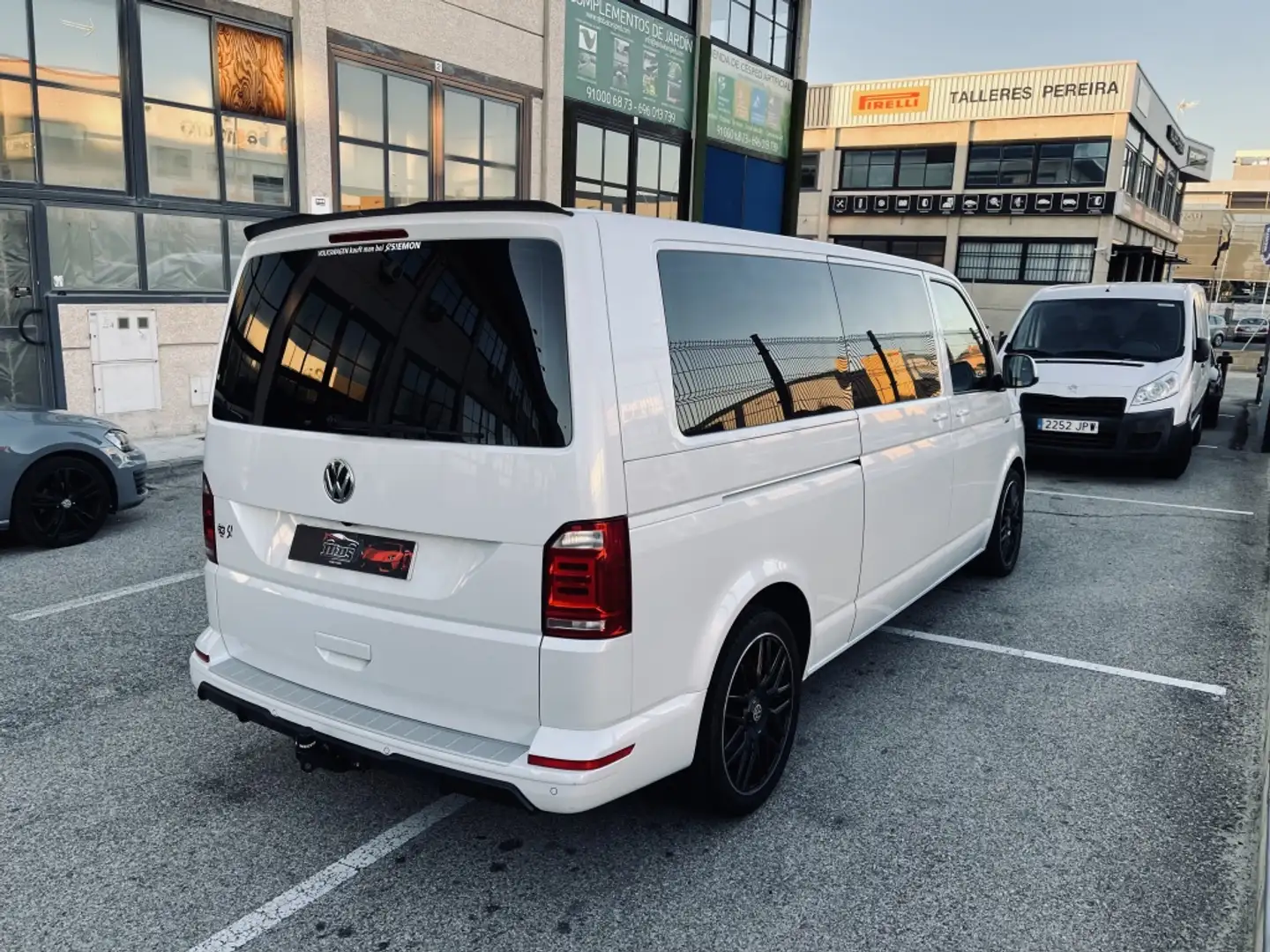 Volkswagen Caravelle Comercial 2.0TDI BMT Premium Largo DSG 1 - 2