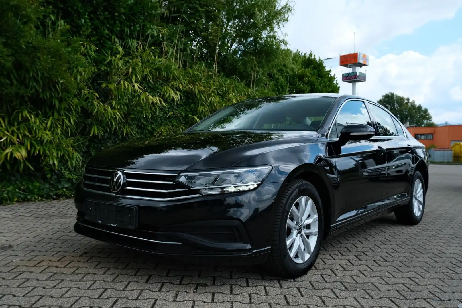 Volkswagen Passat Lim. Business ACC Navi PDC 8-Fach bereift Zwart - 1
