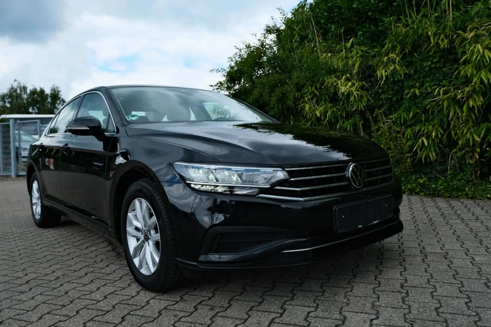 Volkswagen Passat Lim. Business ACC Navi PDC 8-Fach bereift Zwart - 2