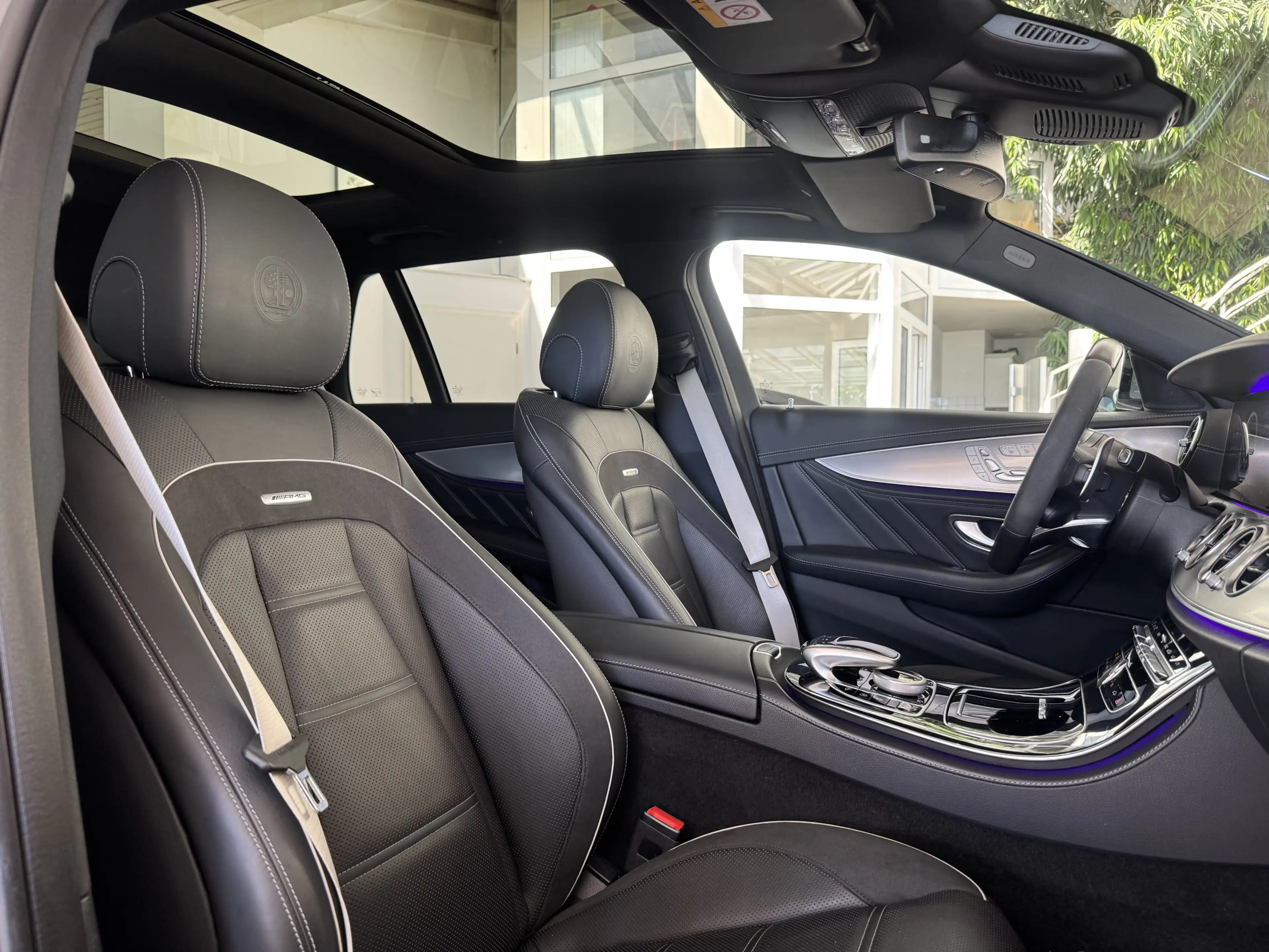 Mercedes-Benz E 63 AMG S 4M *PANO*DiSTRO*360°*LED*LuFT*MEMORY* — photo 14