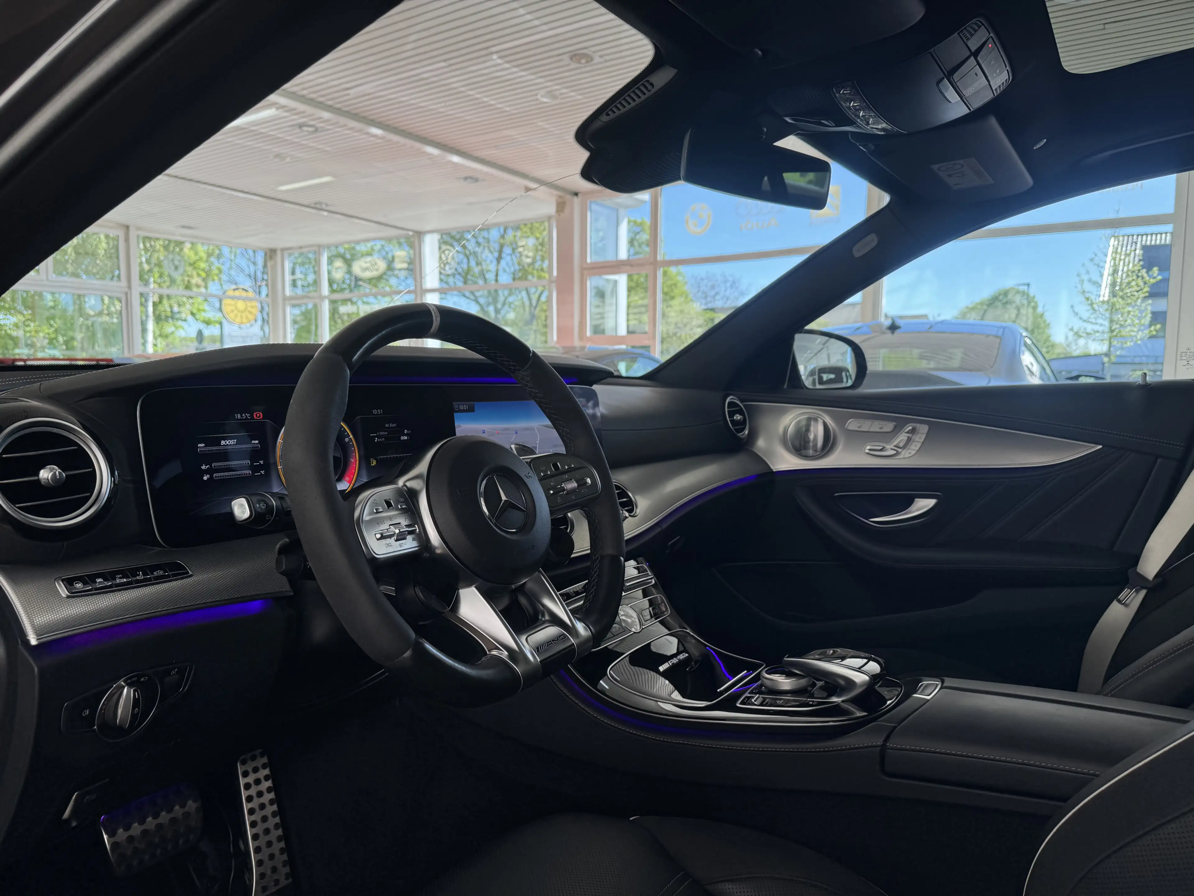 Mercedes-Benz E 63 AMG S 4M *PANO*DiSTRO*360°*LED*LuFT*MEMORY* — photo 9