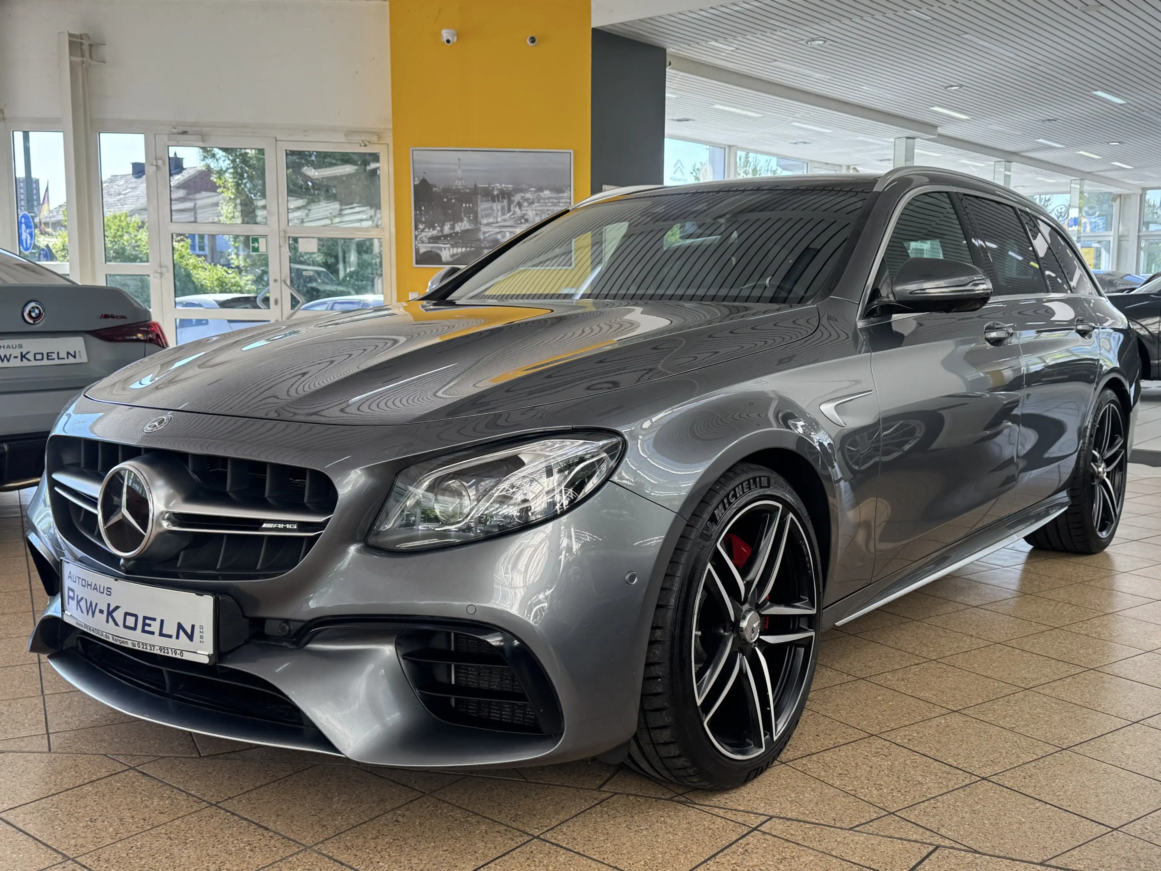 Mercedes-Benz E 63 AMG S 4M *PANO*DiSTRO*360°*LED*LuFT*MEMORY*