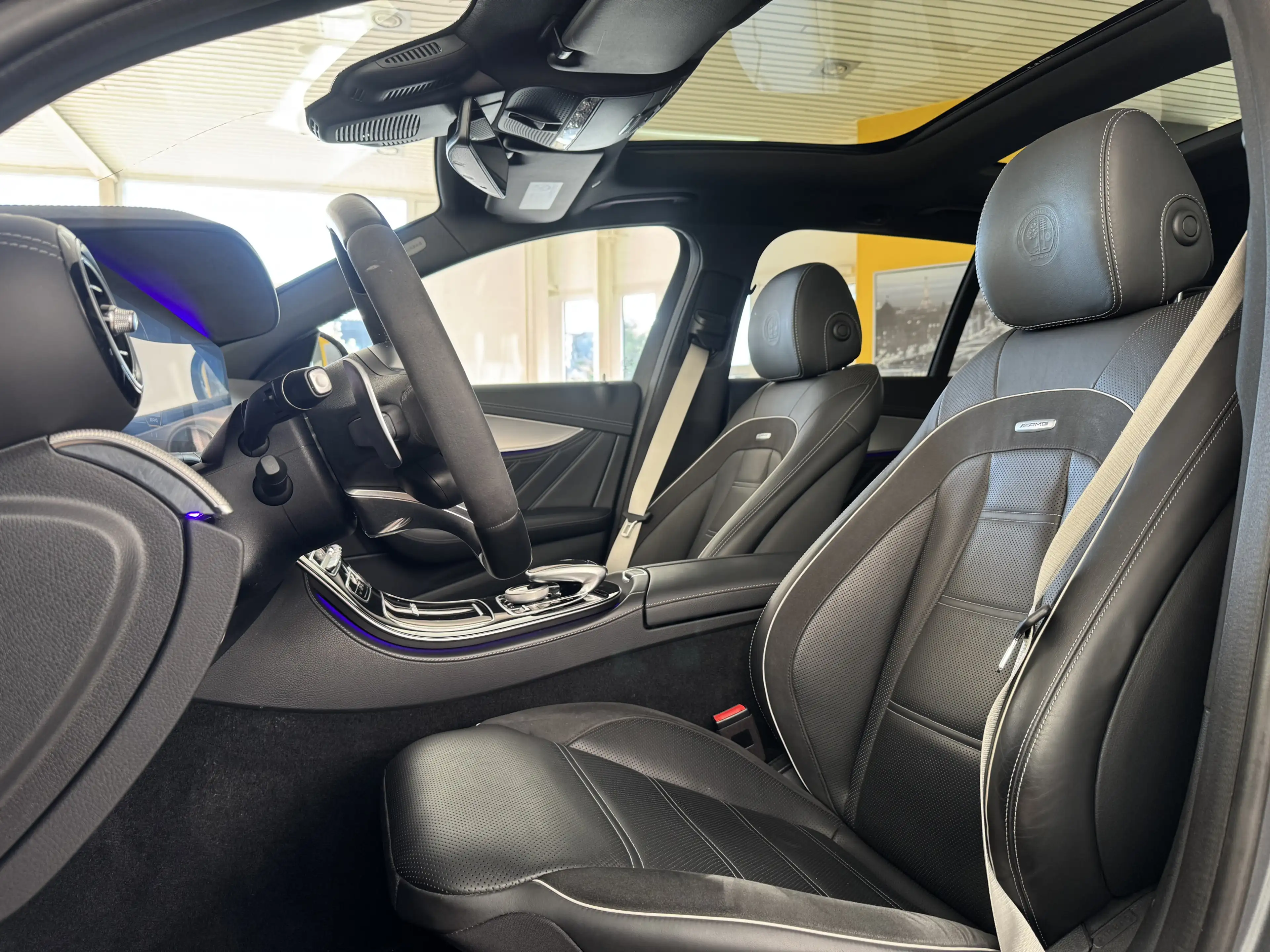Mercedes-Benz E 63 AMG S 4M *PANO*DiSTRO*360°*LED*LuFT*MEMORY* — photo 10