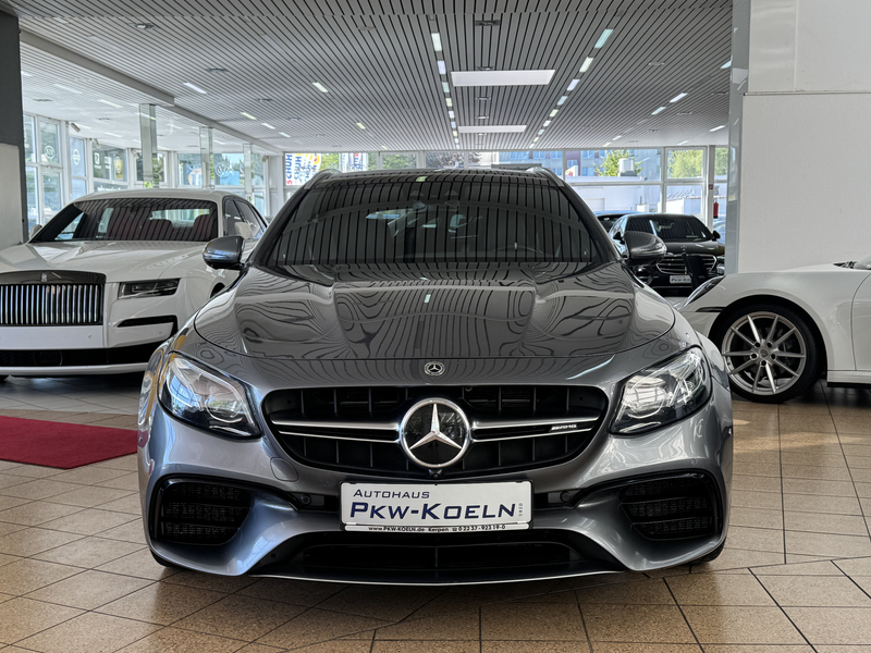 Mercedes-Benz E 63 AMG S 4M *PANO*DiSTRO*360°*LED*LuFT*MEMORY* — photo 5