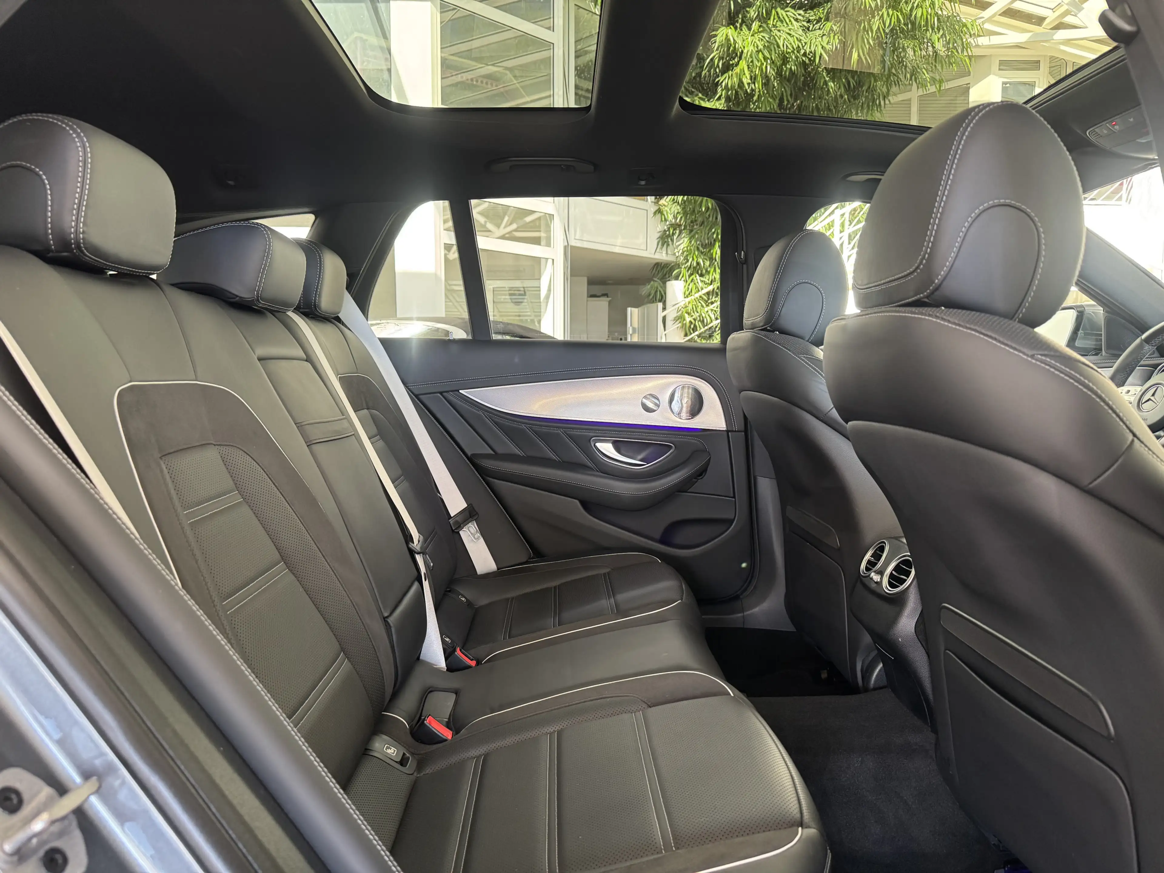 Mercedes-Benz E 63 AMG S 4M *PANO*DiSTRO*360°*LED*LuFT*MEMORY* — photo 12