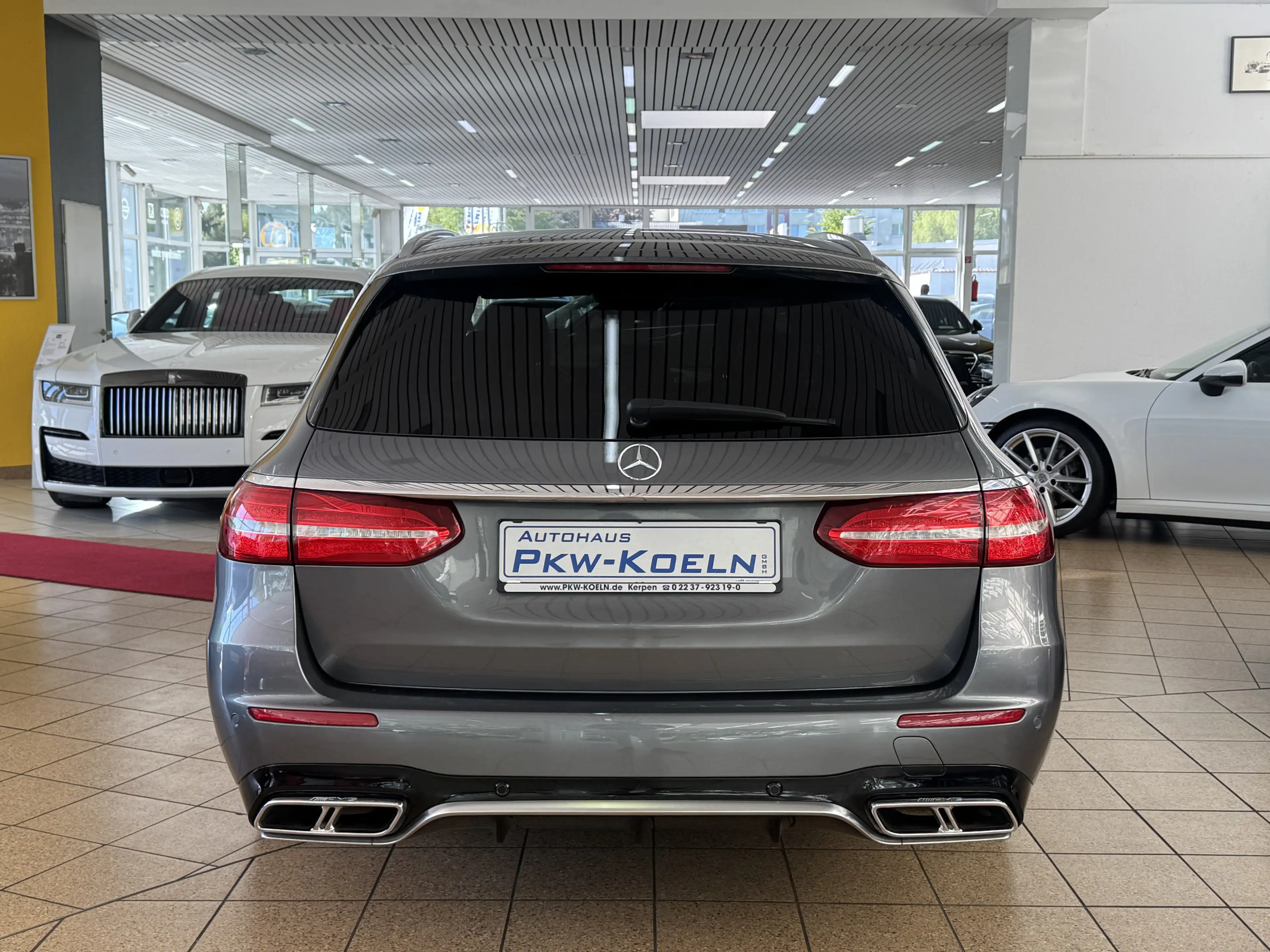 Mercedes-Benz E 63 AMG S 4M *PANO*DiSTRO*360°*LED*LuFT*MEMORY* — photo 6