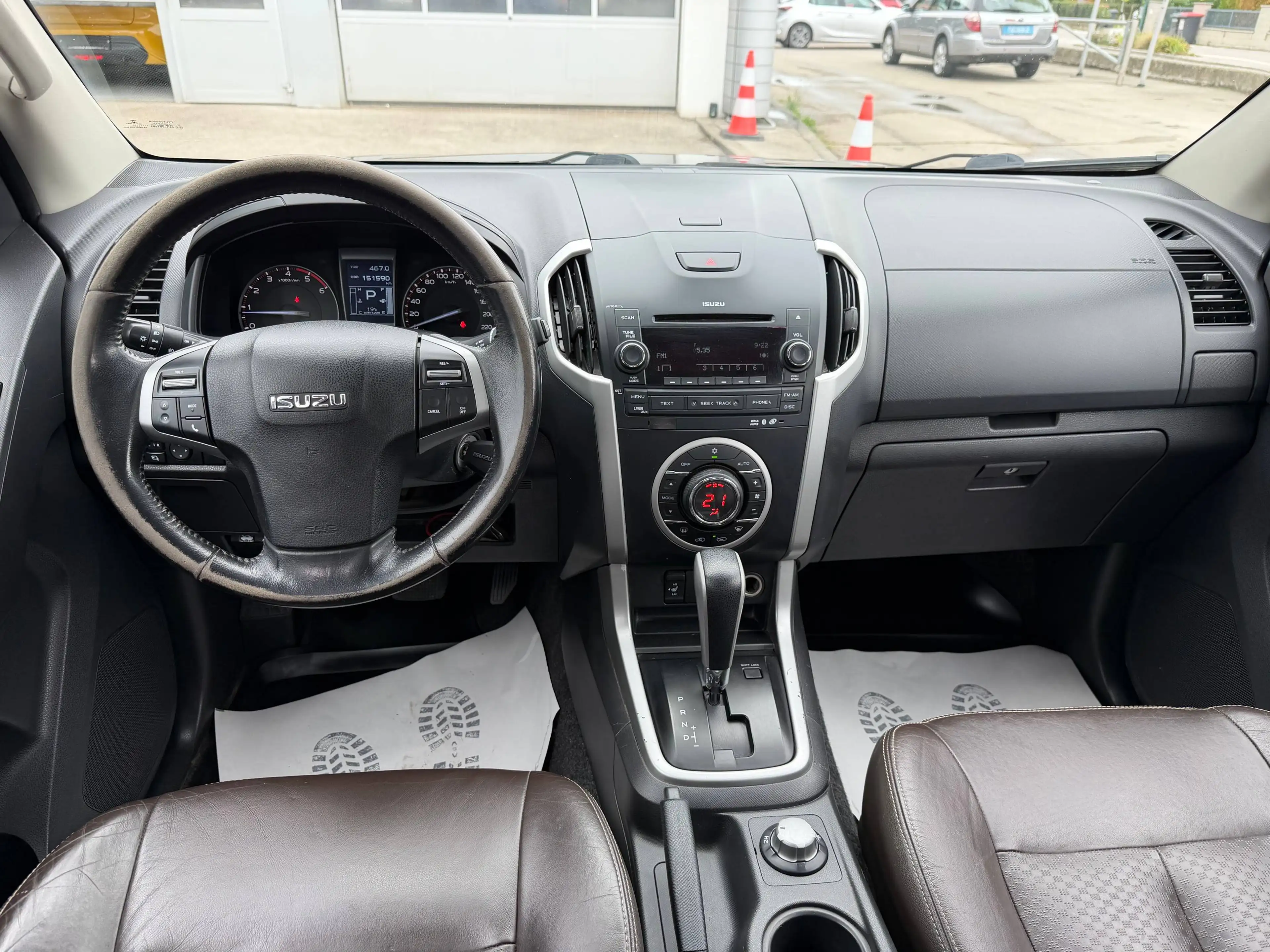 Isuzu D-Max Double Cab Premium — photo 15
