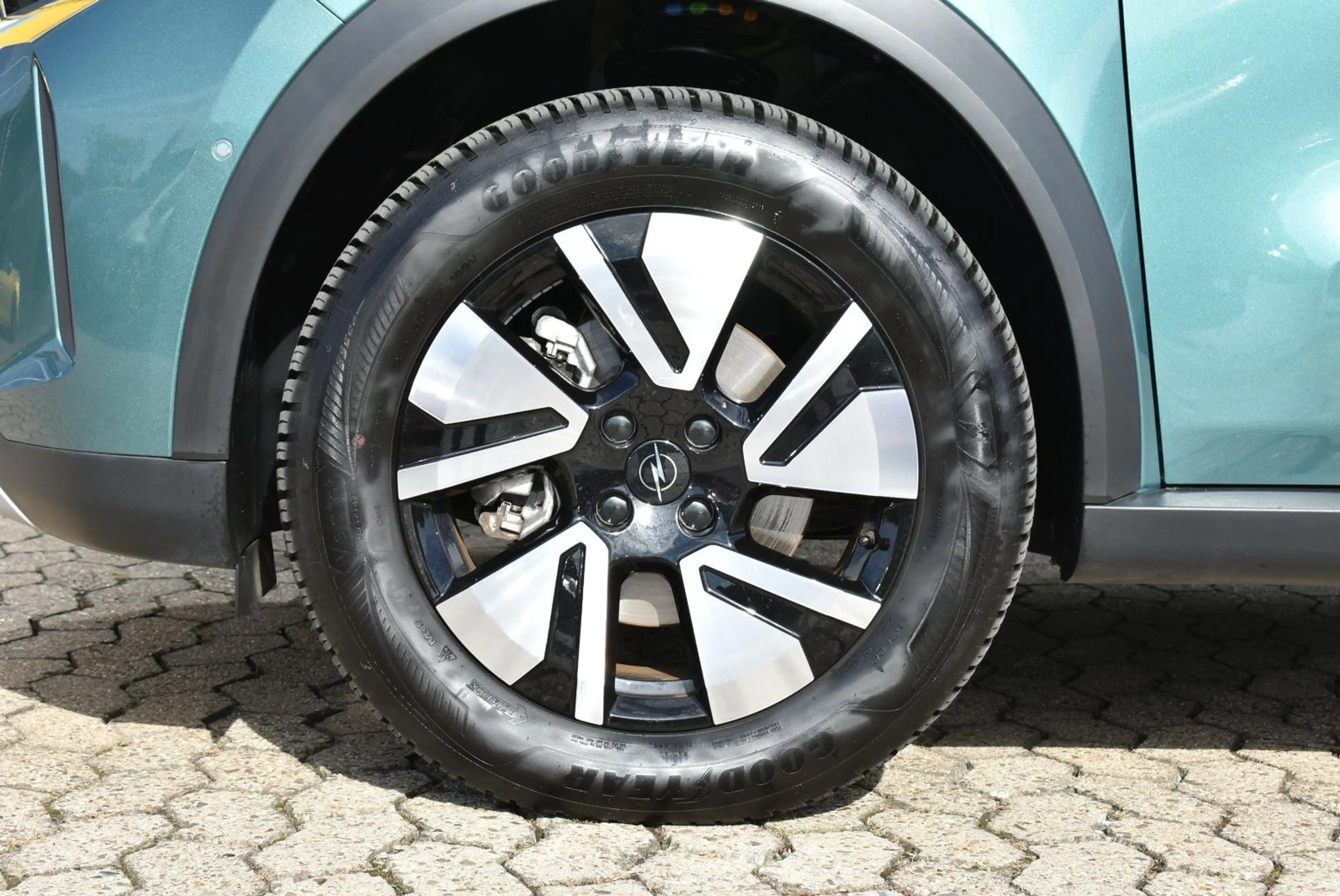 Opel Frontera GS 48V Hybrid 145 — photo 8