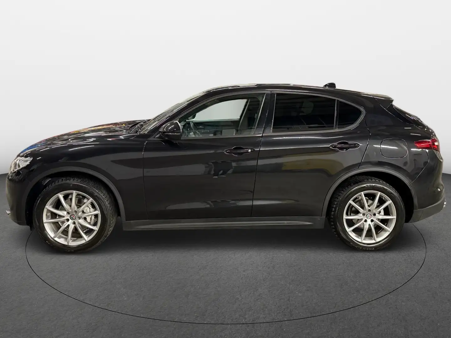 Alfa Romeo Stelvio 2.2 TD 190cv Q4 Executive Zwart - 2