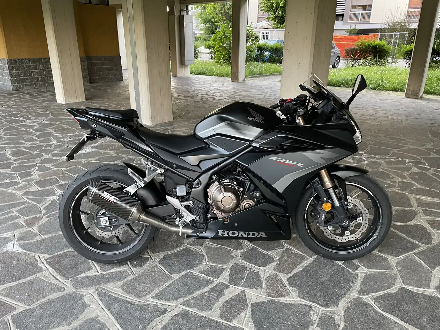 Honda CBR 500 R Gris - 1