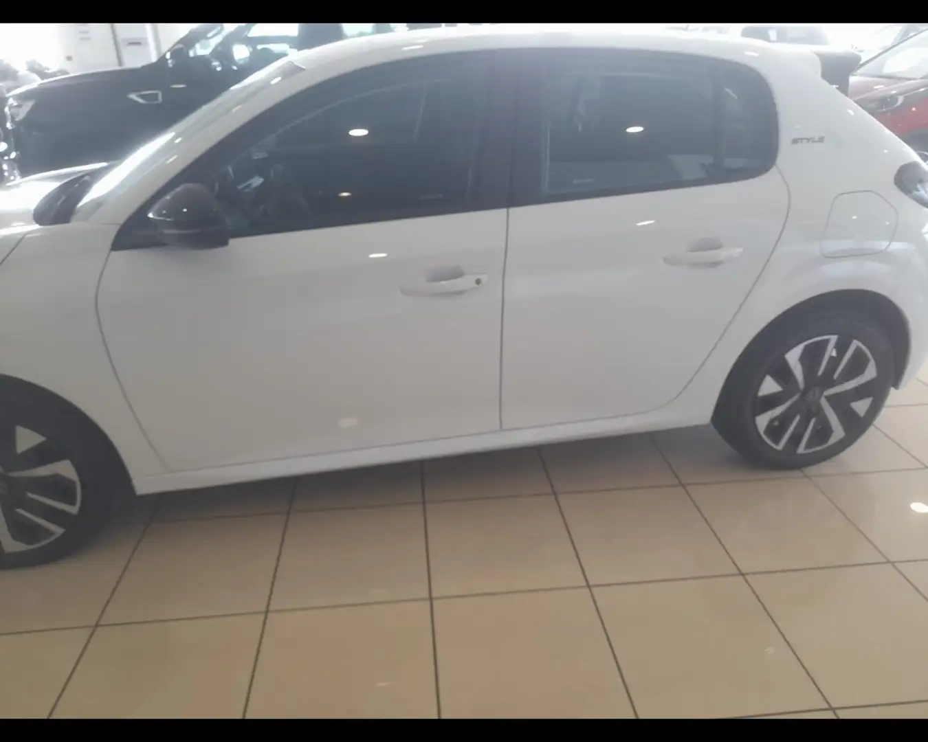 Peugeot 208 II 2023 -  1.2 puretech Style s&s 100cv Bianco - 2